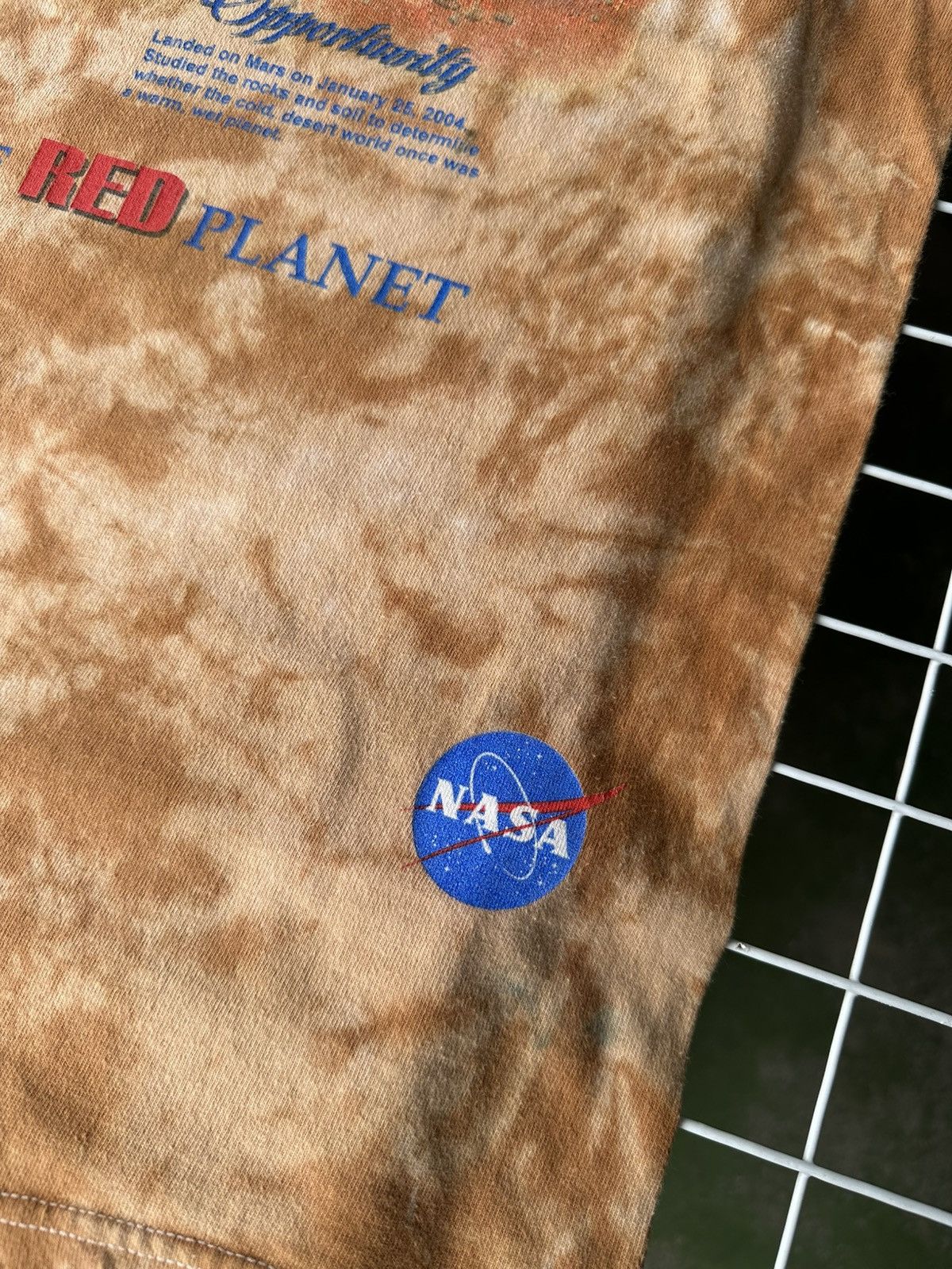 Vintage Vintage NASA Roaming The Red Planet 2004s Size US L / EU 52-54 / 3 - 4 Thumbnail