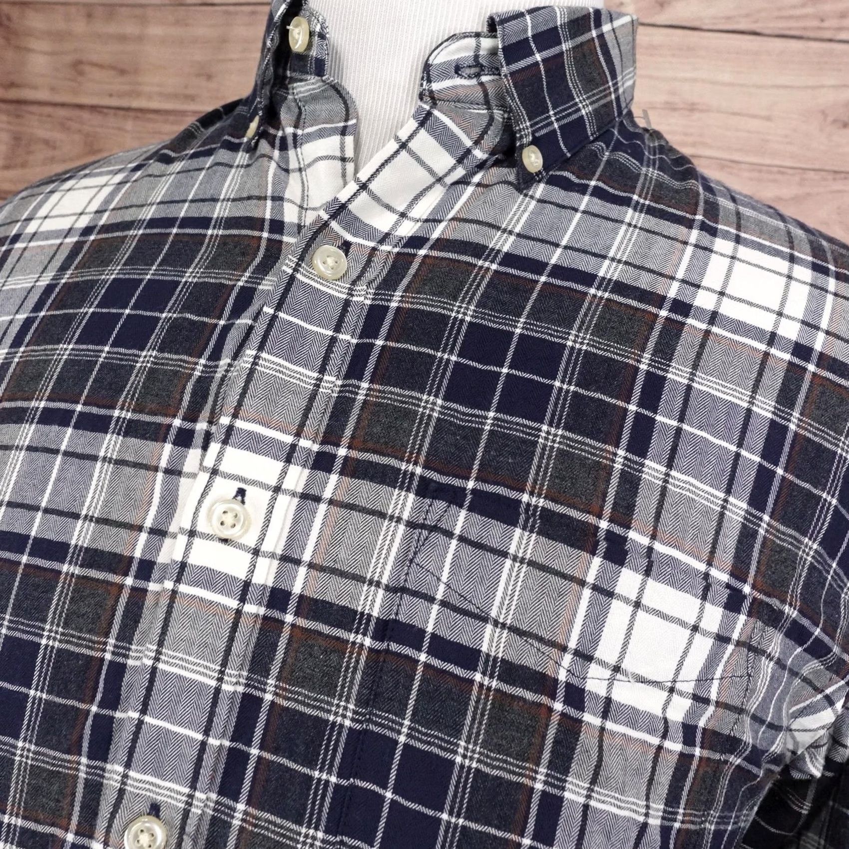 Van Heusen VAN HEUSEN FLEX Shirt Mens M Plaid Long Sleeve Button-Up Classic Fit Chest Pocket Multicolor Button-Down Collar Size US M / EU 48-50 / 2 - 2 Thumbnail