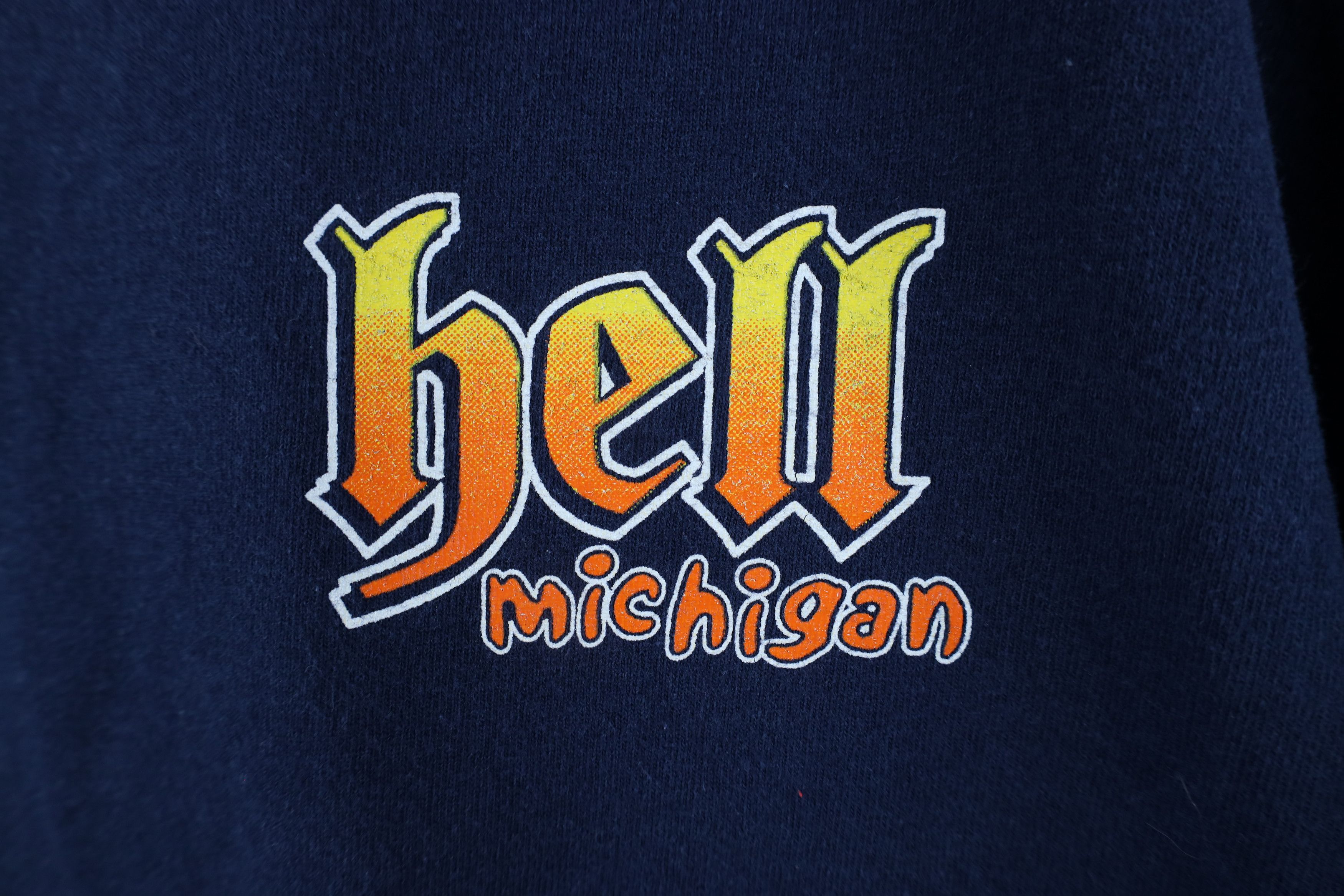 Vintage Vintage 90s Streetwear Hell Michigan Heaven On Earth T-Shirt Size US L / EU 52-54 / 3 - 4 Thumbnail