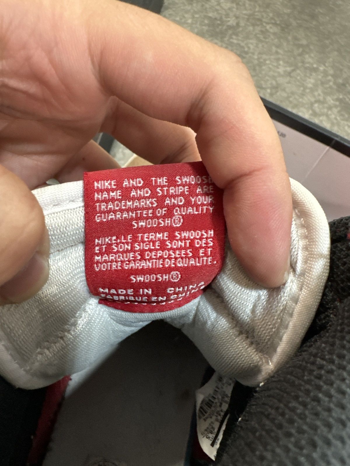 Jordan Brand × Nike Jordan 1 Chicago Size US 10.5 / EU 43-44 - 8 Thumbnail