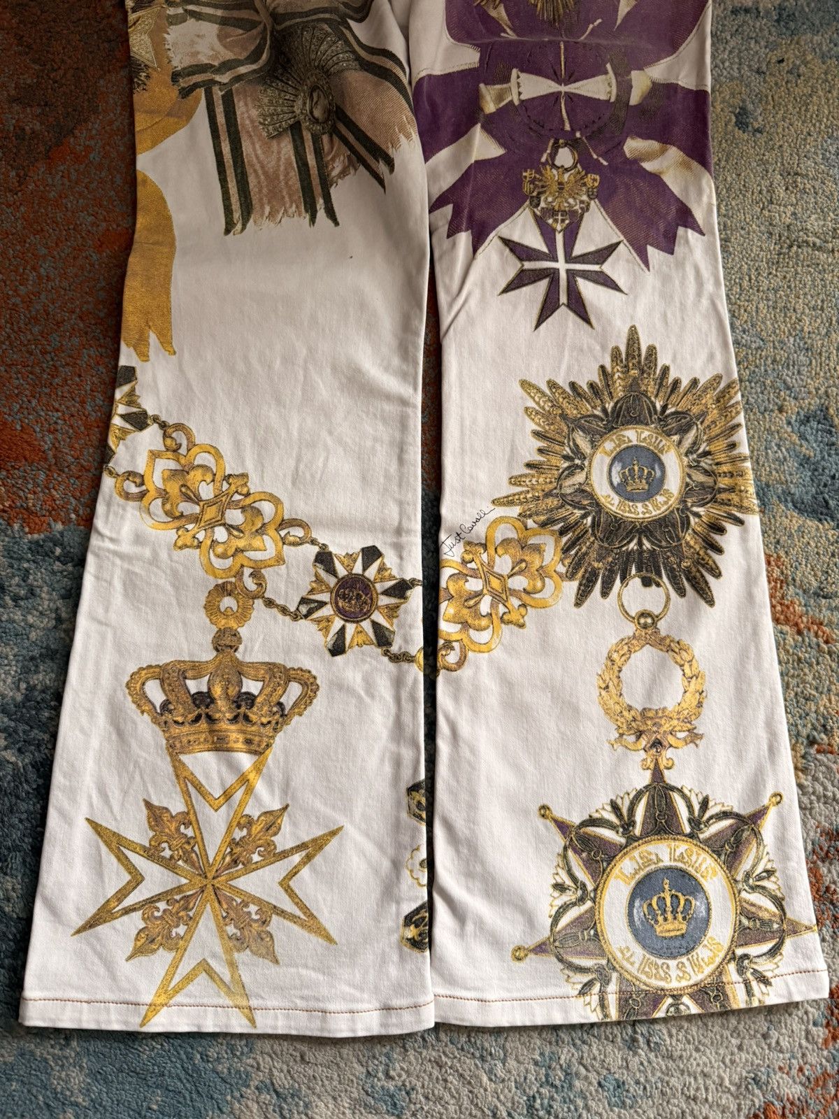 Just Cavalli Archive Just Cavalli Gold Royalty Print Cross Vintage Pants Size 31" - 10 Thumbnail