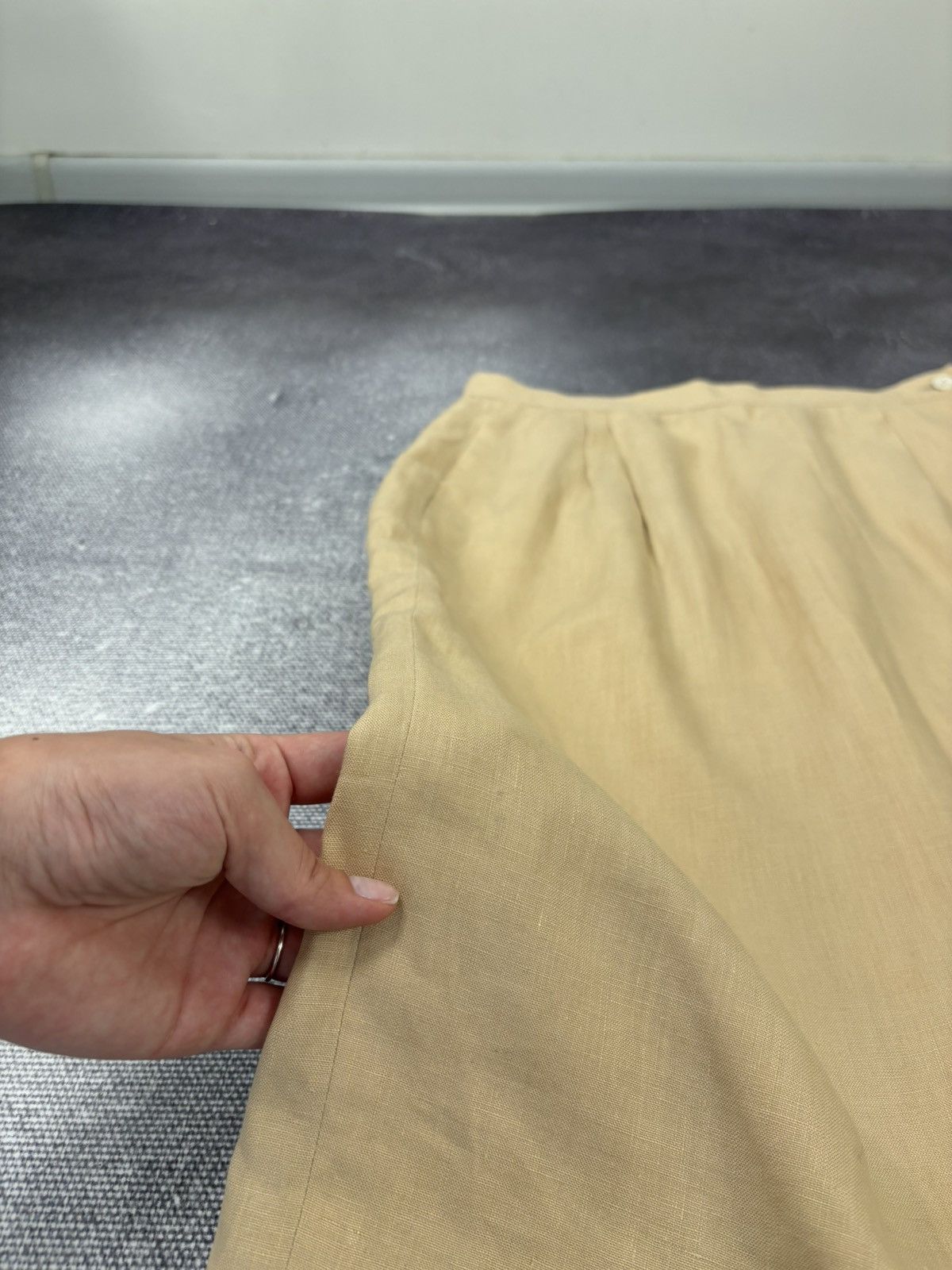 Valentino Vintage Valentino Beige/Yellow Italian Luxury Linen Skirt Size 32" / US 10 / IT 46 - 6 Thumbnail