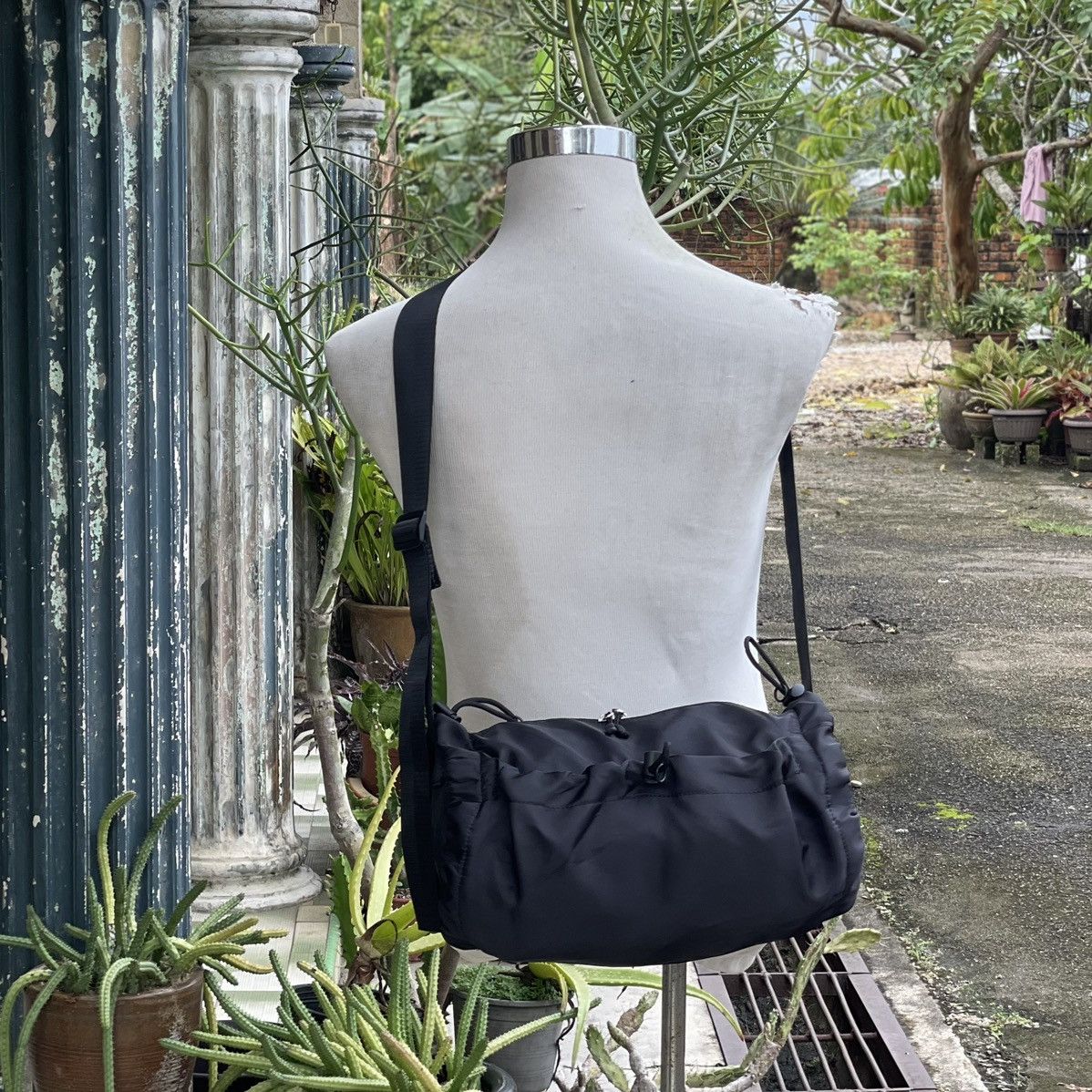 Other Black Nylon Soft Wrinkled Duffle Bag Size ONE SIZE - 1 Thumbnail