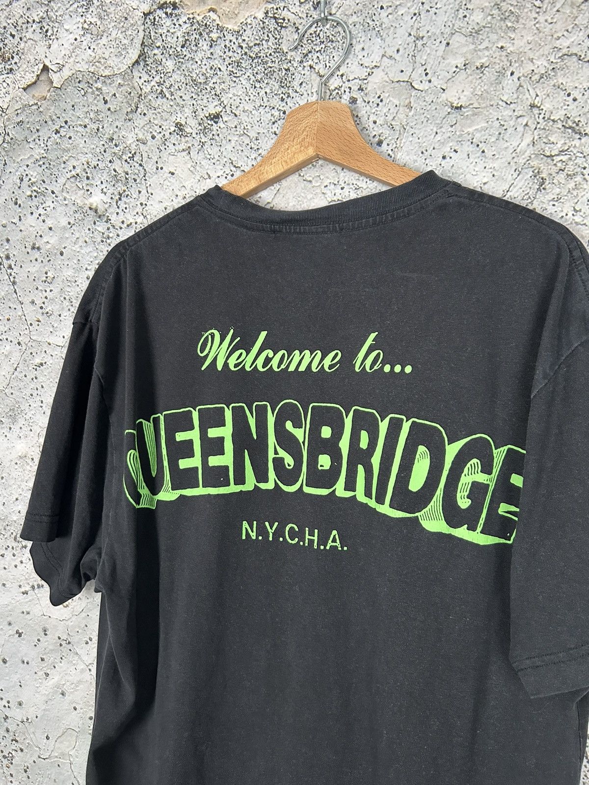 Rap Tees × Vintage Vintage Nas Rap Tee Welcome To Queensbridge New York Rare Size US L / EU 52-54 / 3 - 5 Thumbnail