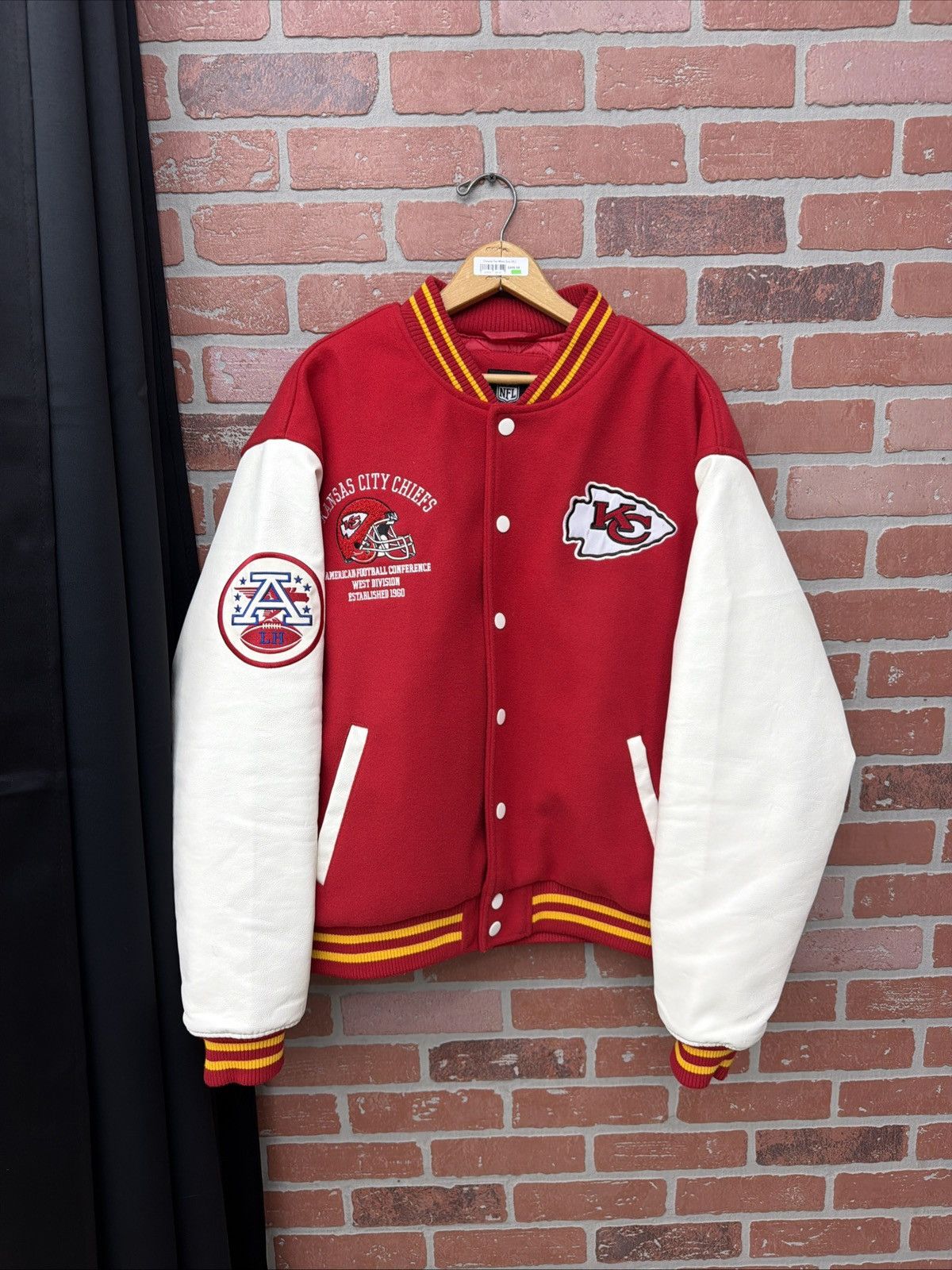 NFL NFL Team Apparel Kansas City Chiefs Jacket L Red White Size US L / EU 52-54 / 3 - 6 Thumbnail