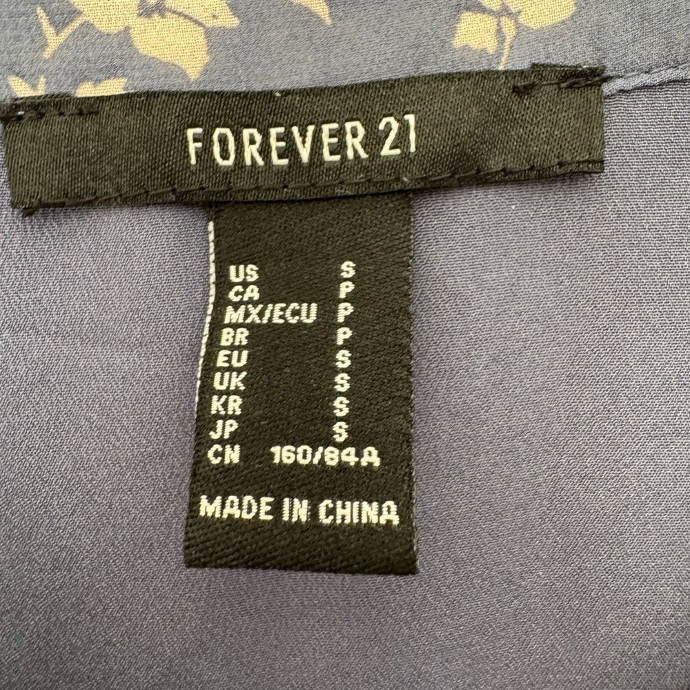 Forever 21 Forever 21 SZ S blue floral long sleeve flowy dress Size S / US 4 / IT 40 - 6 Thumbnail