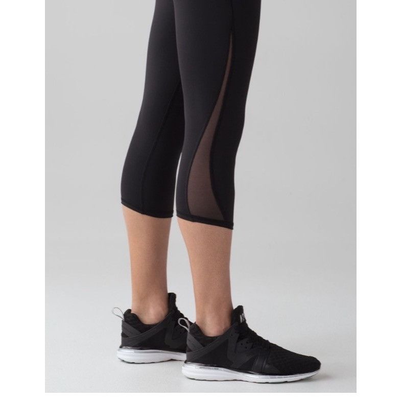 Lululemon 𝓛𝓾𝓵𝓾𝓵𝓮𝓶𝓸𝓷 Train Times Crop (17")Black Size 28" / US 6 / IT 42 - 4 Thumbnail