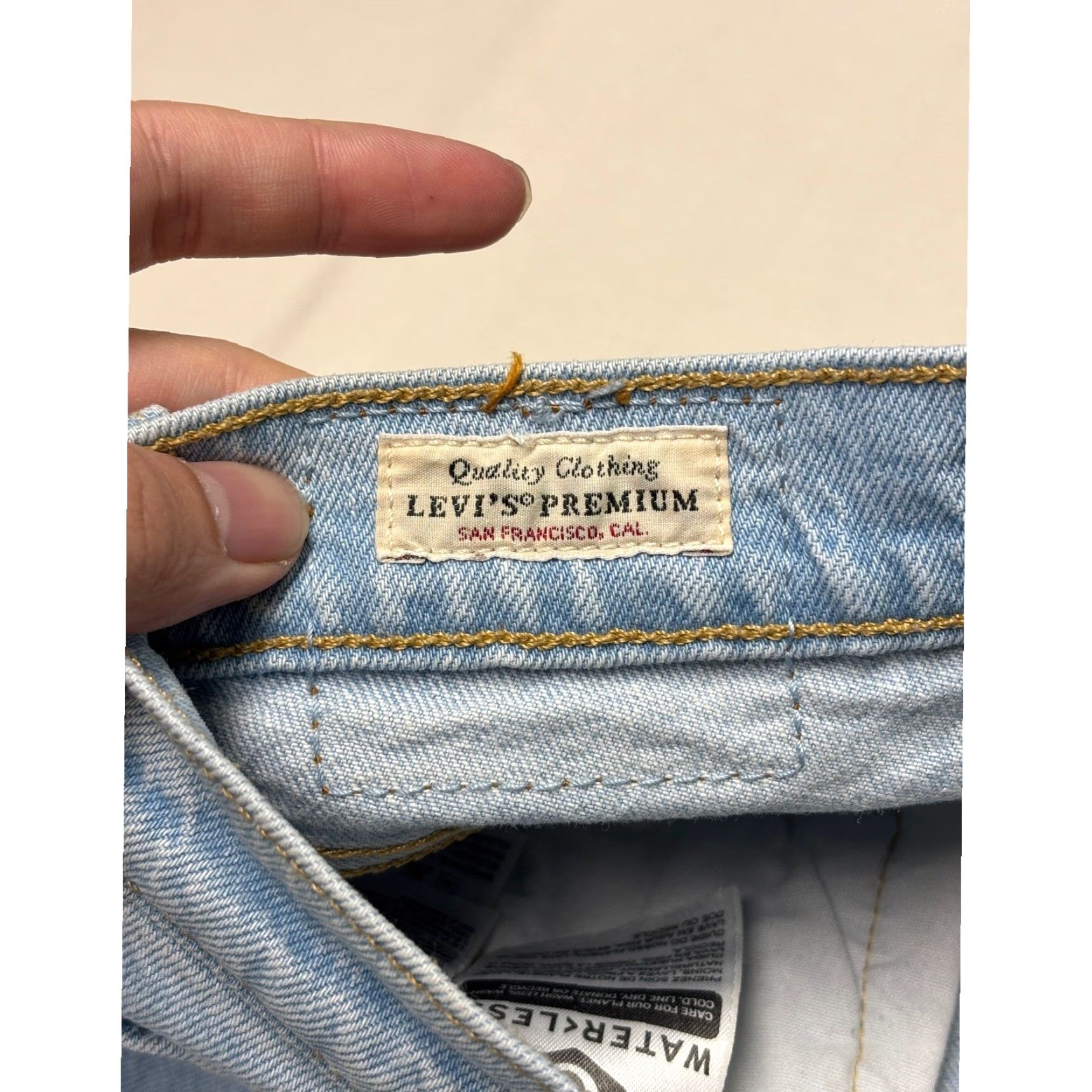 Levi's Levi's 501 Premium Original Straight Jeans Light Wash Regular Women 24 W26 Inseam 26.5 Button Fly 5-Pocket Denim High Rise Size 42" / US 20 - 5 Thumbnail