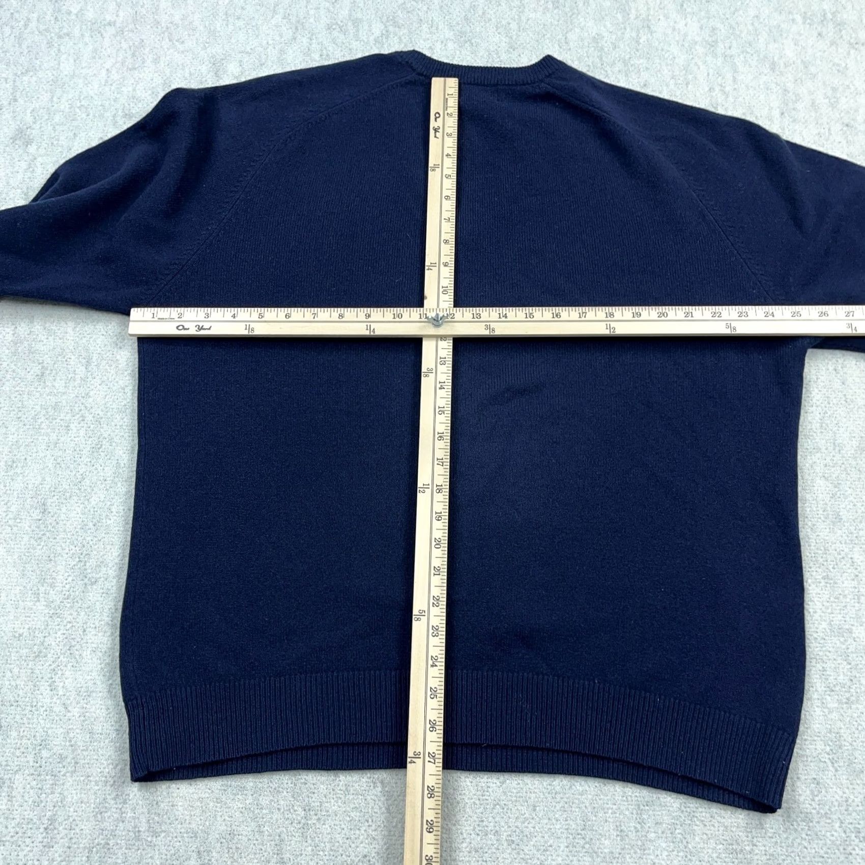 Vintage LL Bean Sweater Men Large Navy Blue Wool Knit V-Neck Pullover Lightweight casual Regular Fit Long Sleeve Size US L / EU 52-54 / 3 - 5 Thumbnail