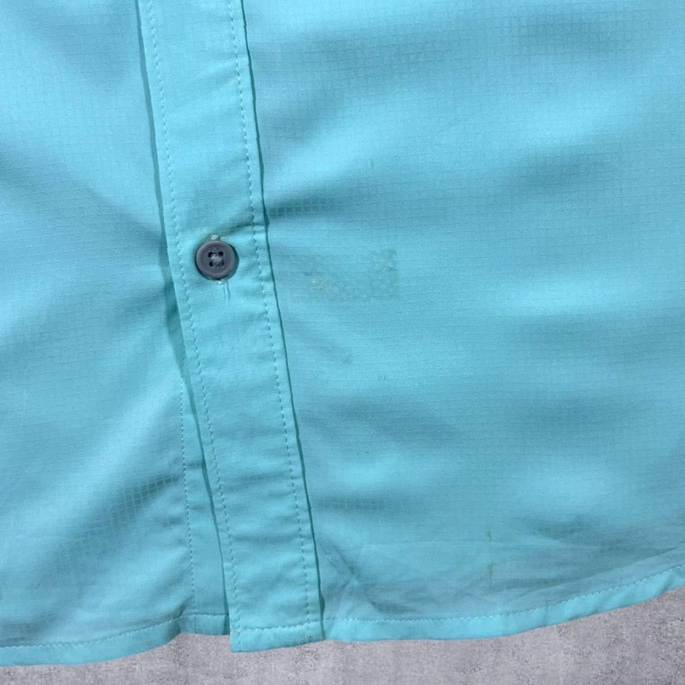 Vintage Columbia Shirt Mens Sz L Omni-Wick Advanced Evaporation Polyester Button-Up Turquoise Blue 100% Polyester Regular Fit Casual Front Pocket Damage Size US L / EU 52-54 / 3 - 5 Thumbnail