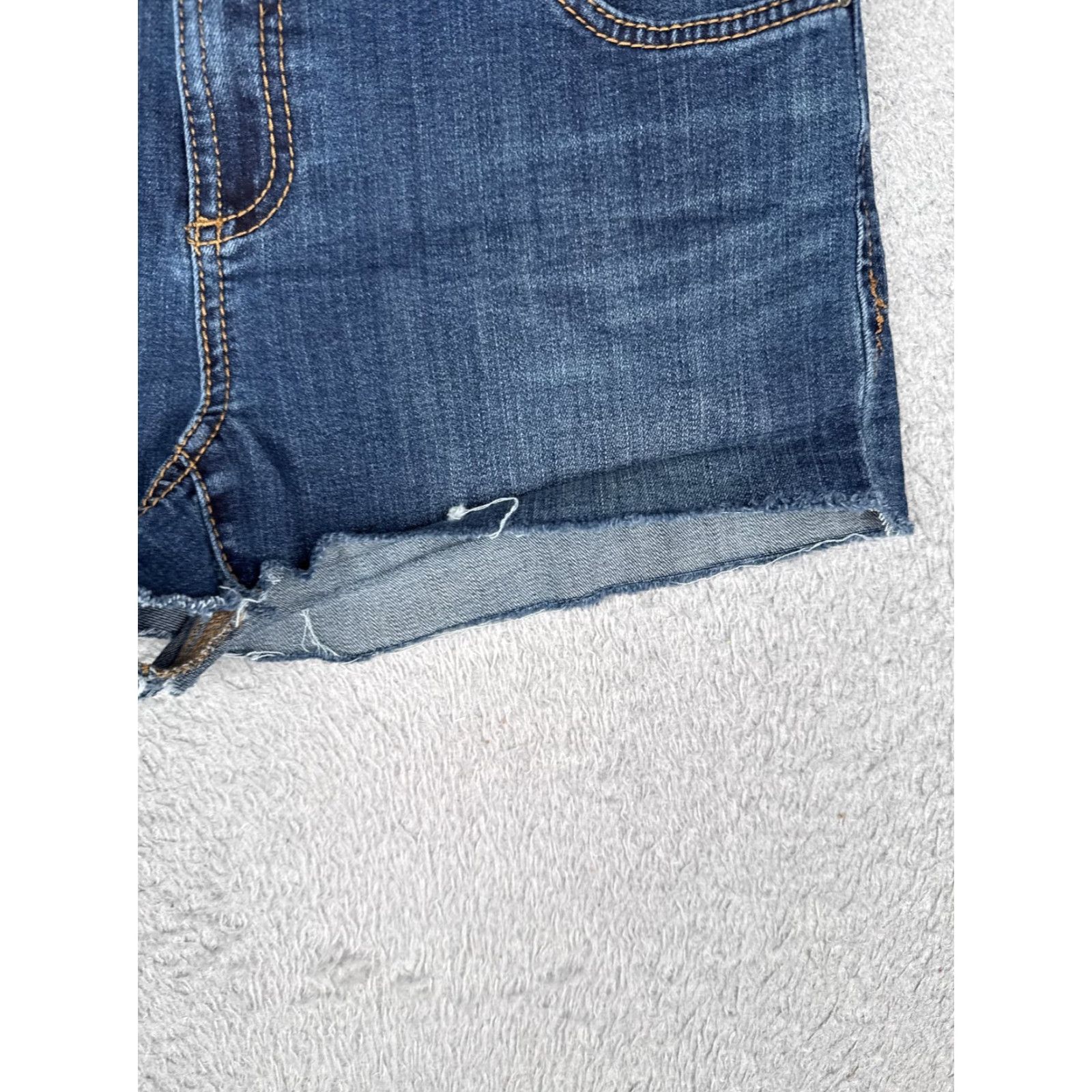 Vintage INC International Concepts Shorts Womens 6 Blue Denim Cutoff Embroidered Pockets Size 28" / US 6 / IT 42 - 2 Thumbnail
