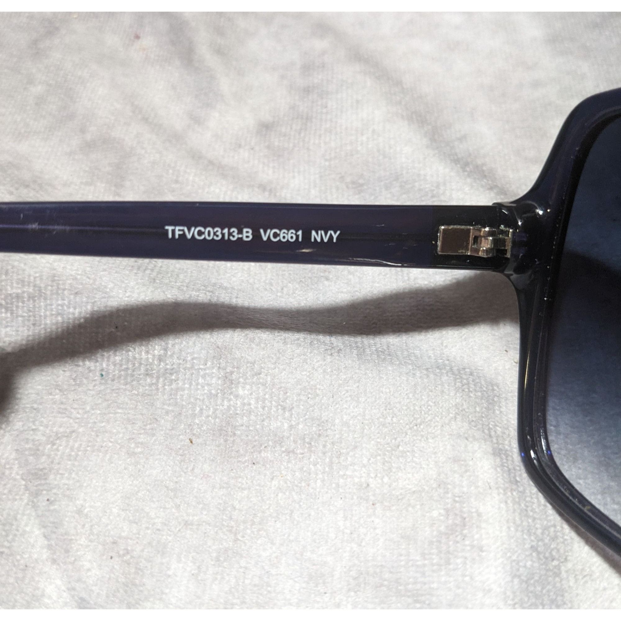 Vince Camuto Vince Camuto Blue Gradient Sunglasses With Silver Emblem Size ONE SIZE - 7 Thumbnail