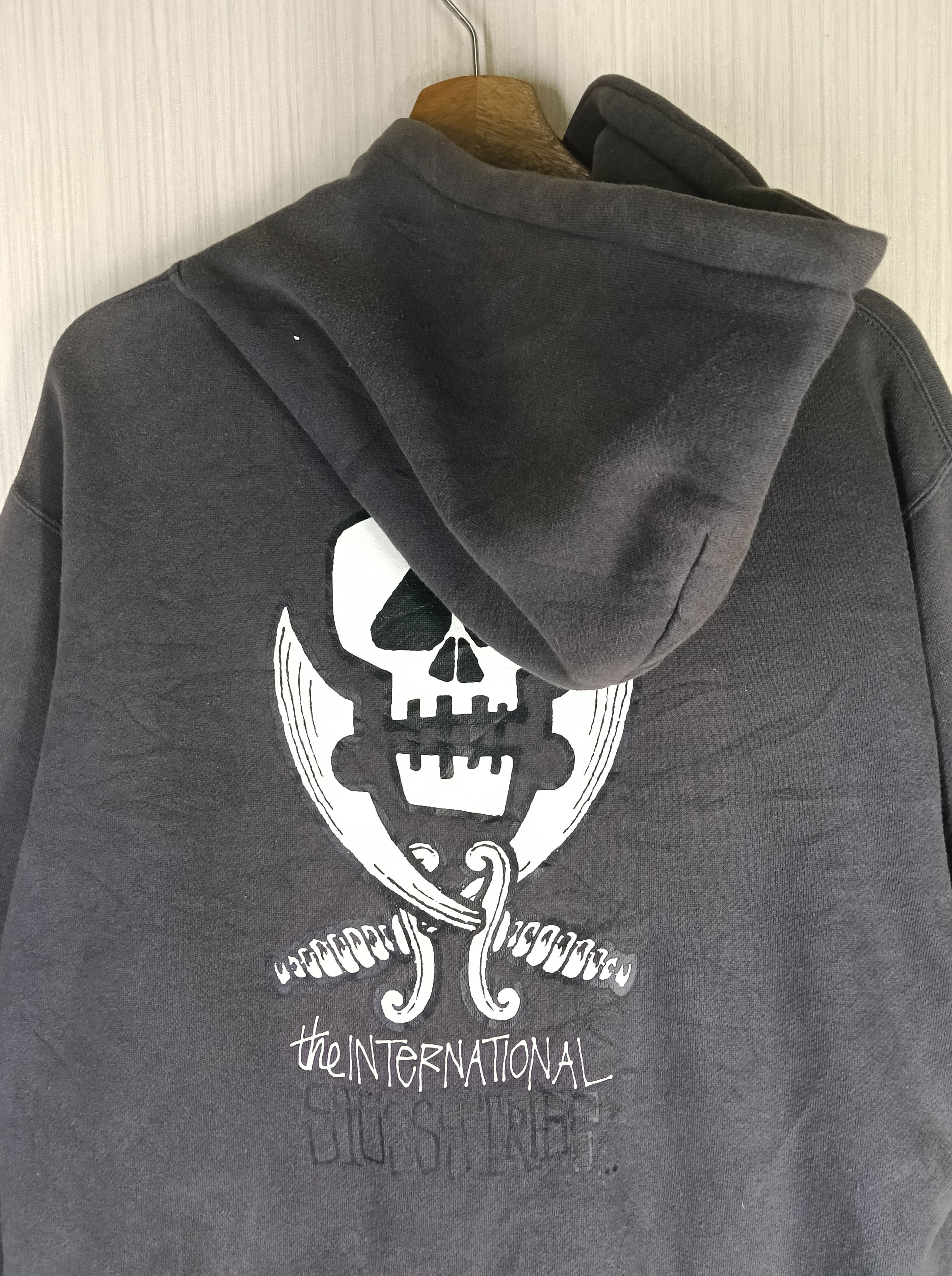 Stussy Rare Vintage 90s Stussy Tribal International Skulls Hoodie Size US L / EU 52-54 / 3 - 2 Thumbnail