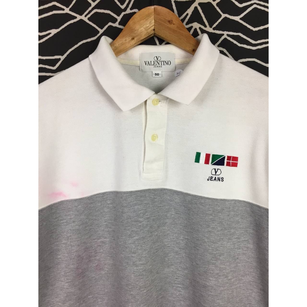 Valentino Vtg Valentino Jeans Embroidered Logo Polo Tee Size 50 Size US L / EU 52-54 / 3 - 3 Thumbnail