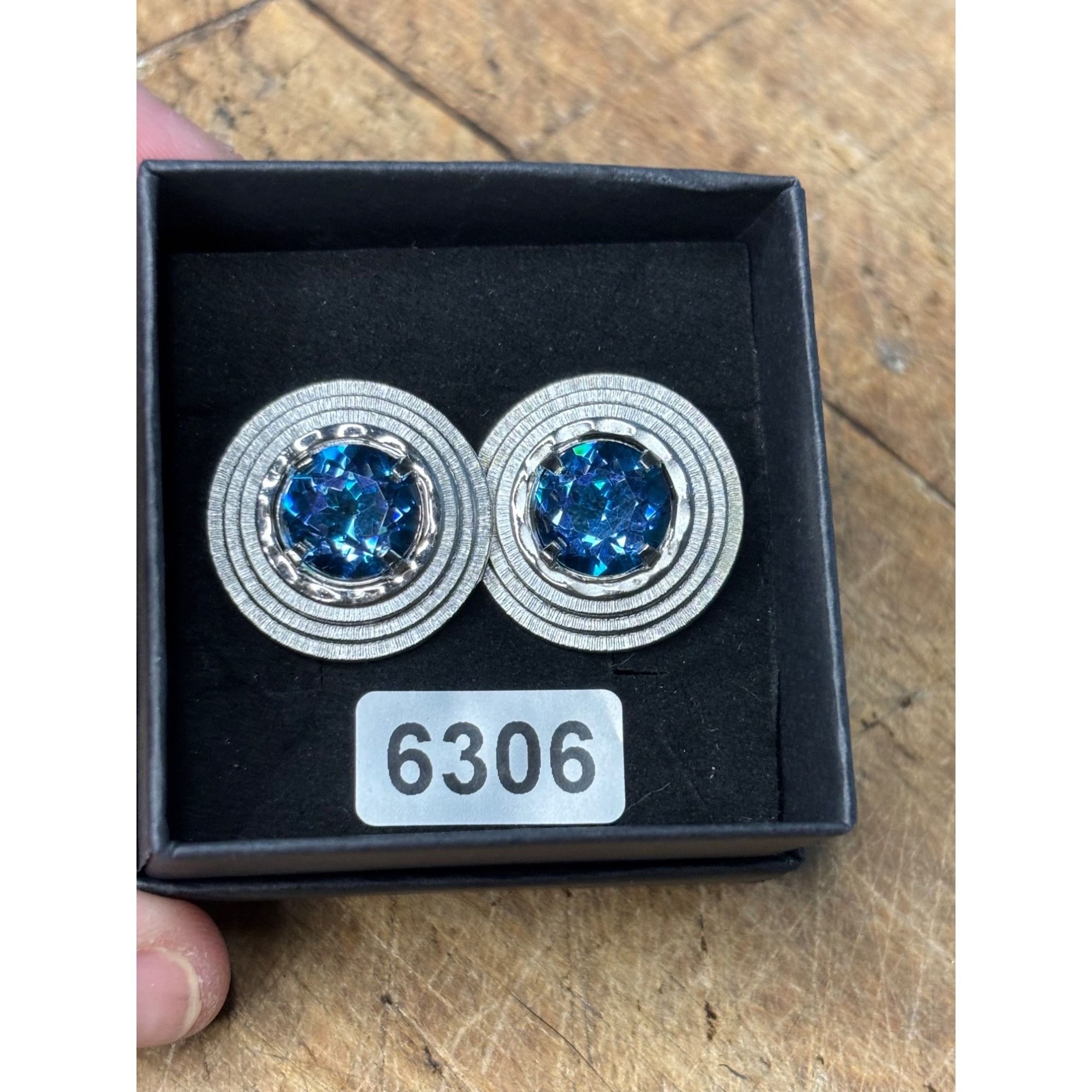Other Silver Cufflinks With Blue Crystal Center & Circular Design Size 42R - 1 Thumbnail