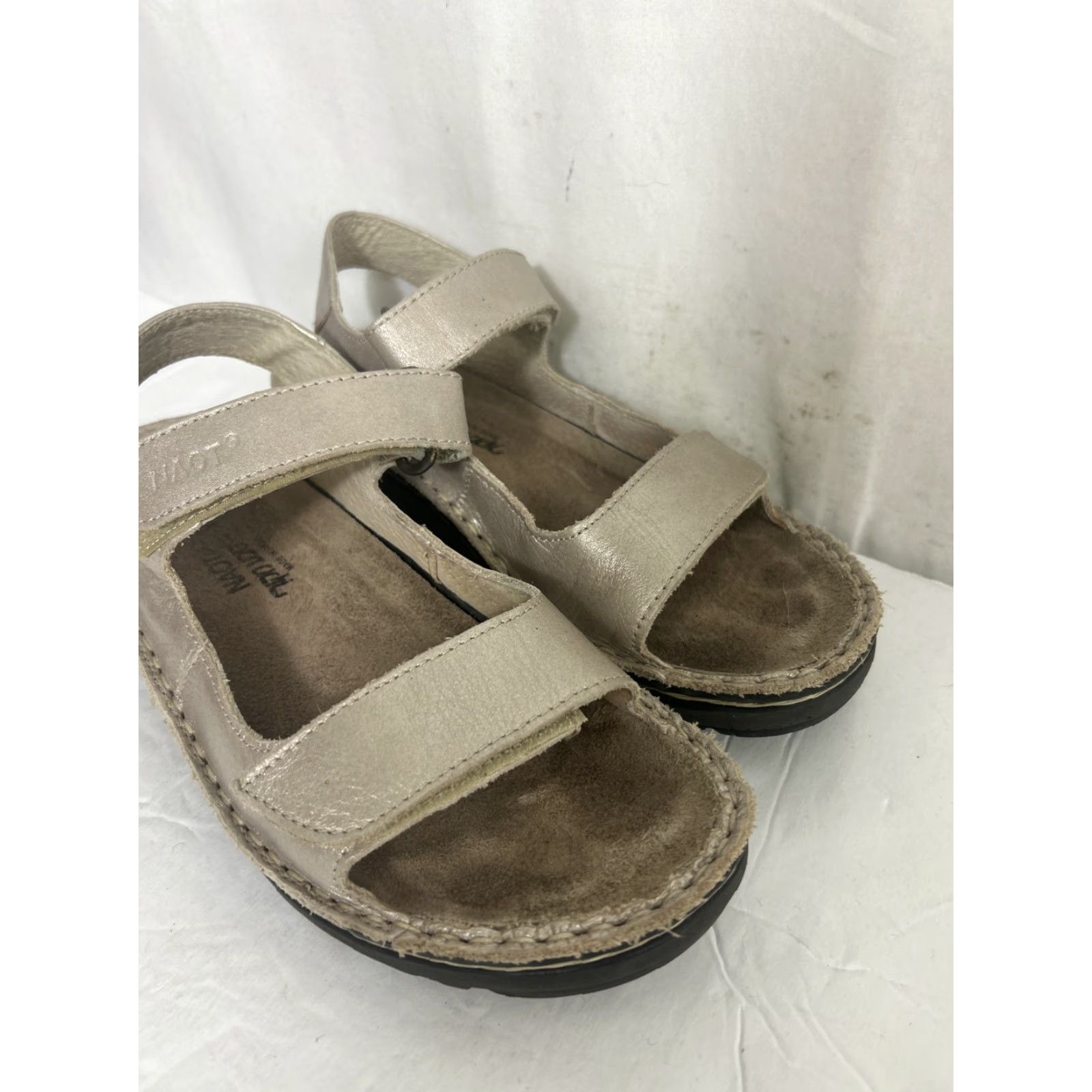 Vintage VINTAGE Naot Sandal Enid 36 Metallic Gold Leather Strappy Hook Loop Womens US 5-5.5 Size US 6 / IT 36 - 2 Thumbnail