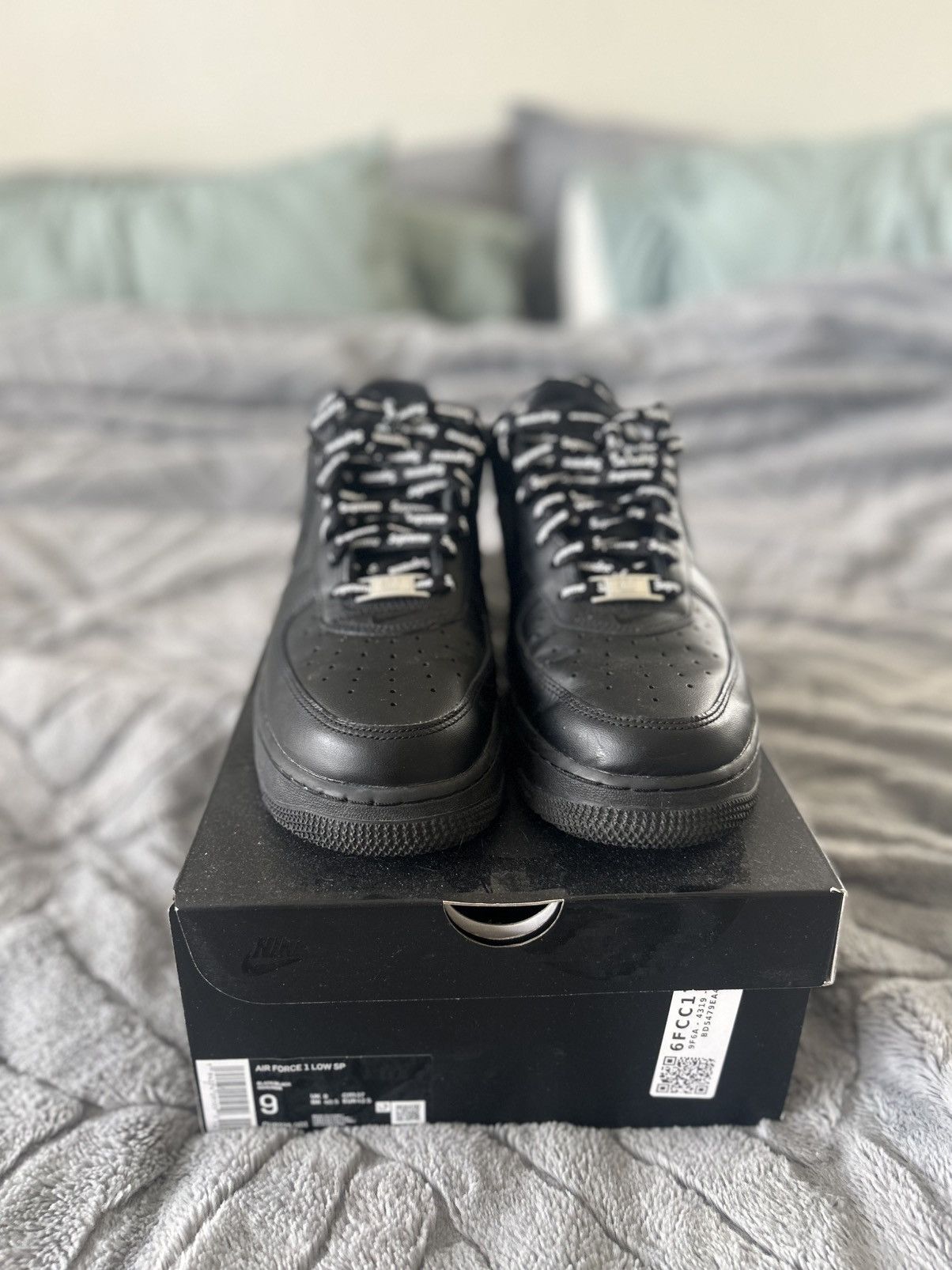Nike × Supreme Supreme Low Top Air Force 1s Size US 9 / EU 42 - 2 Thumbnail
