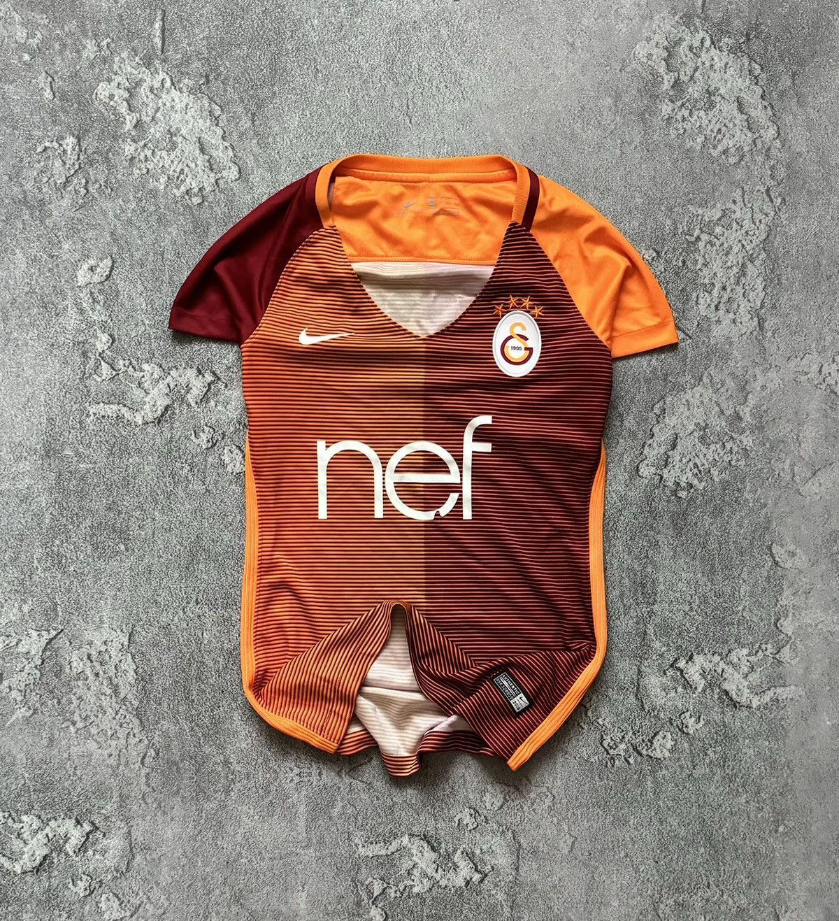 Nike × Vintage Nike galatasaray Wmns XS home jersey tee T-shirt 777112-630 Size XS / US 0-2 / IT 36-38 - 1 Thumbnail