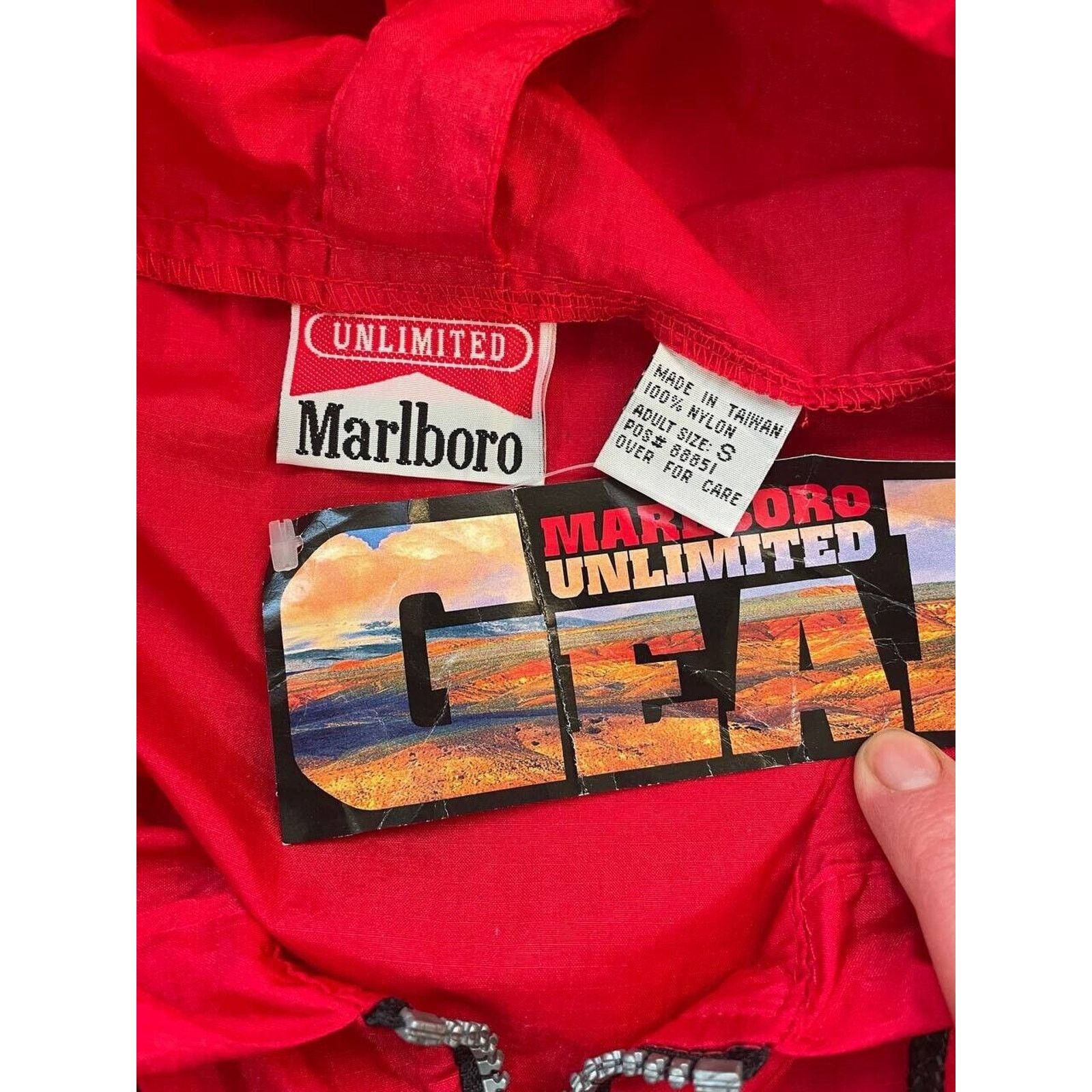 Marlboro × Vintage Vintage Marlboro Red Pullover Windbreaker Jacket Packable S Size US S / EU 44-46 / 1 - 9 Thumbnail