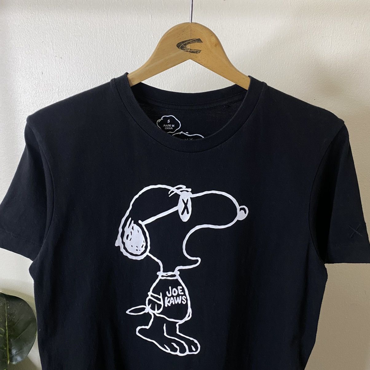 Kaws × Peanuts × Uniqlo Kaws x Snoopy For Uniqlo Collaboration T Shirt Size US S / EU 44-46 / 1 - 2 Thumbnail