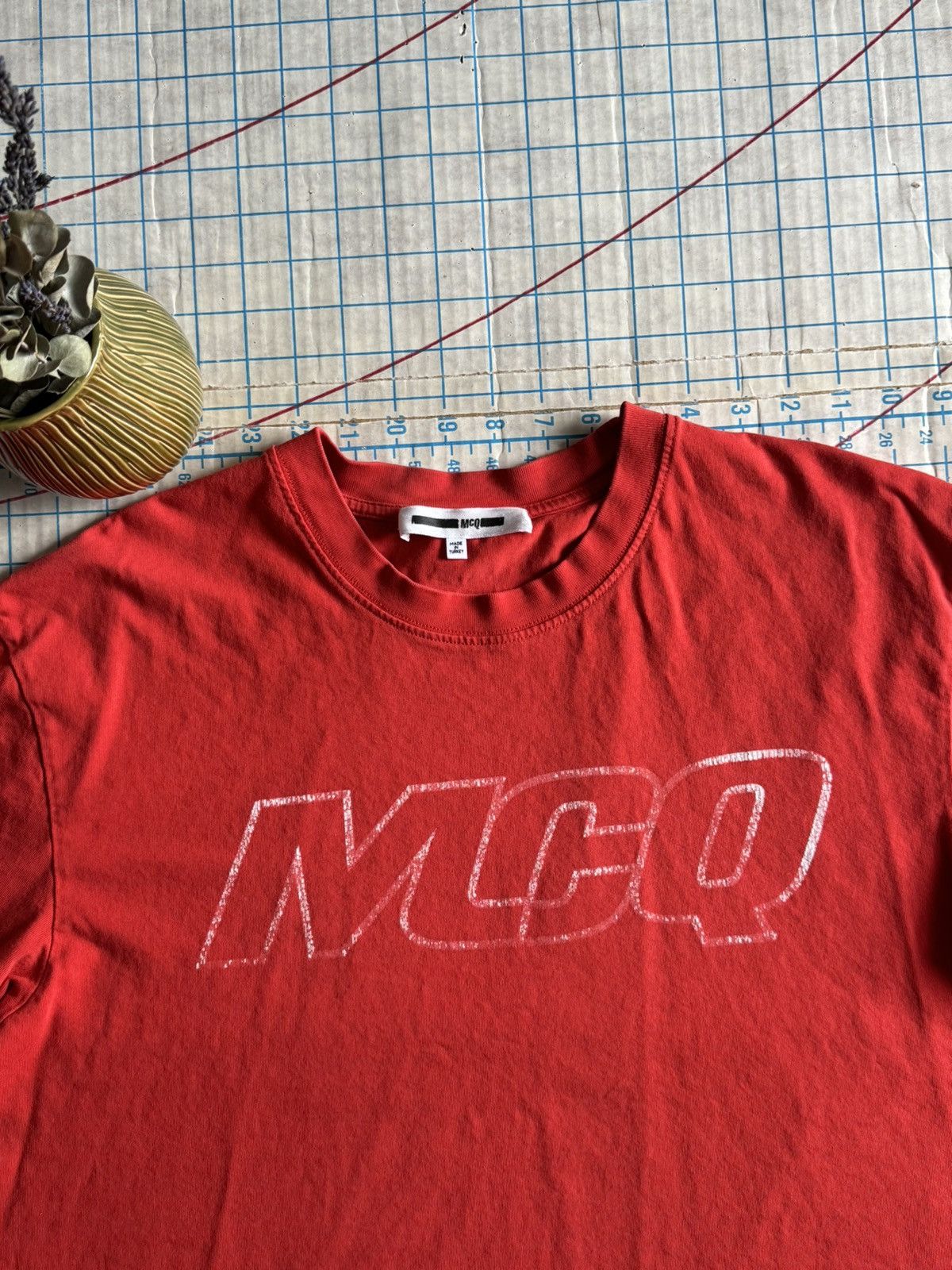 Alexander McQueen × MCQ McQ Alexander McQueen Spell Out Tee Red Size Large Size US L / EU 52-54 / 3 - 5 Thumbnail