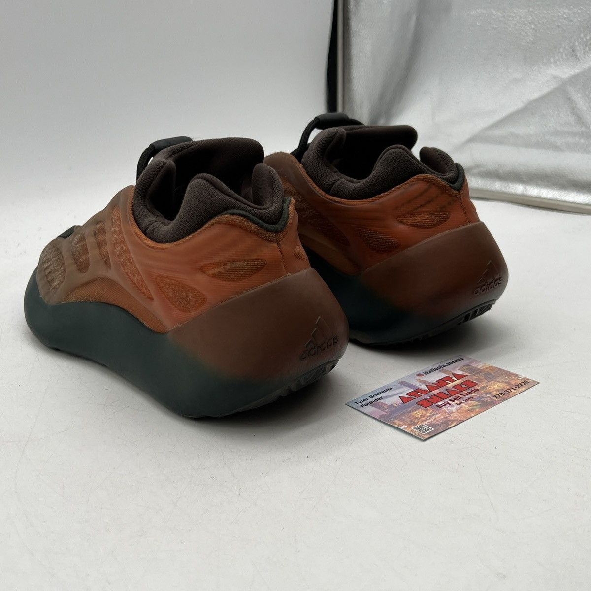Adidas Yeezy 700 v3 copper fade Size US 9.5 / EU 42-43 - 4 Thumbnail