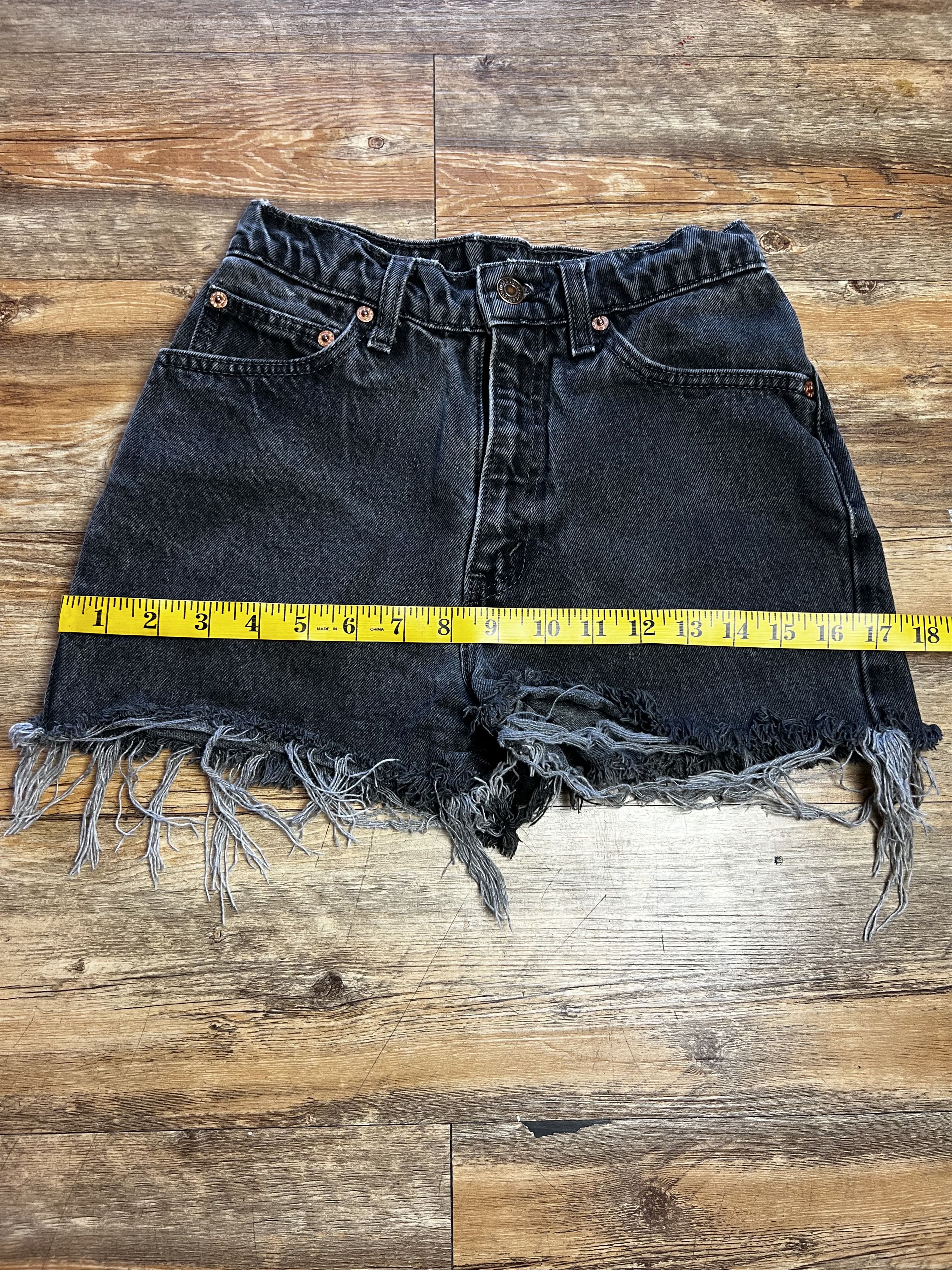 Levi's Vintage Levi's 512 Black Slim Fit Cut Off Denim Jean Shorts Size 24" / US 00 / IT 34 - 10 Thumbnail