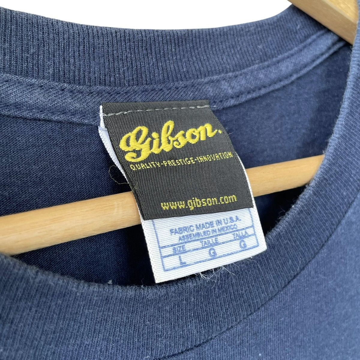Vintage Gibson Guitars Dangerous Curves 2000s Promo Tee Size US L / EU 52-54 / 3 - 7 Thumbnail