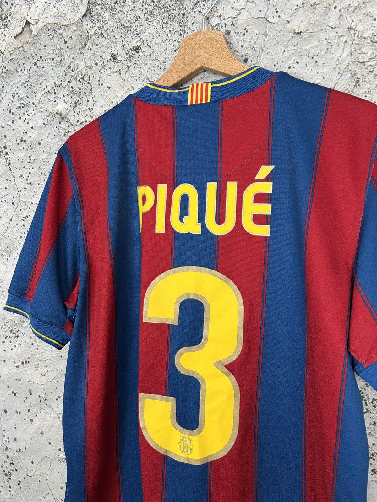 Nike FC Barcelona Pique #3 Nike Soccer Jersey Rare Football Sport Size US M / EU 48-50 / 2 - 5 Thumbnail