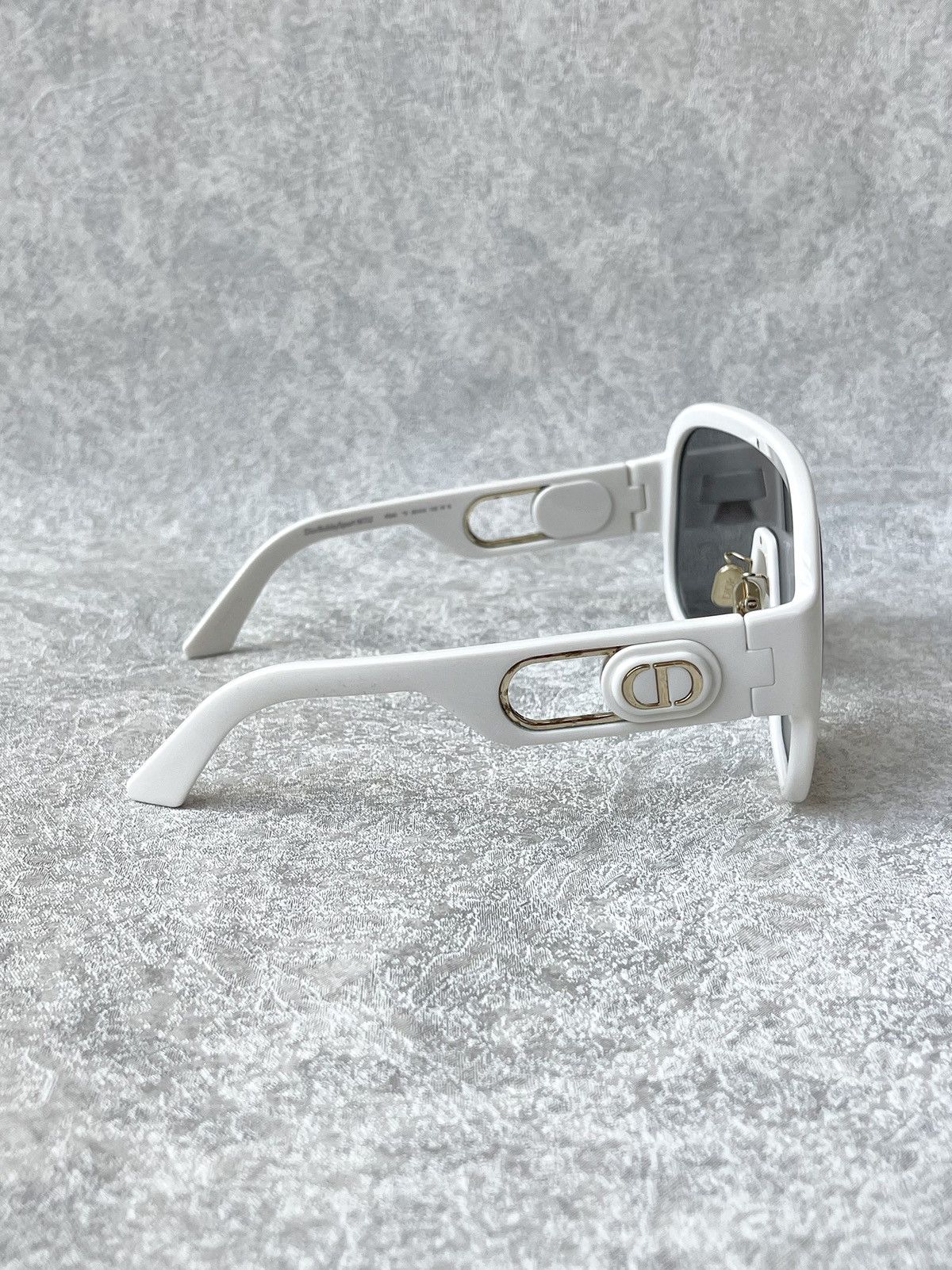 Dior Dior DiorBobbySport M1U Shield Sunglasses White Size ONE SIZE - 16 Thumbnail