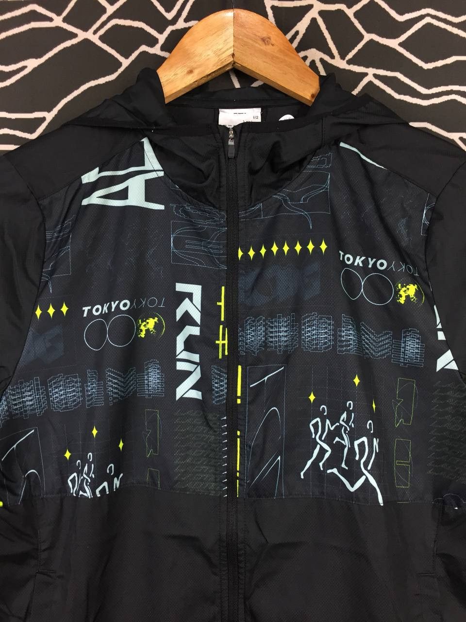 Adidas Adidas Black Tokyo Running Graphic Windbreaker Jacket Hooded Size US S / EU 44-46 / 1 - 4 Thumbnail
