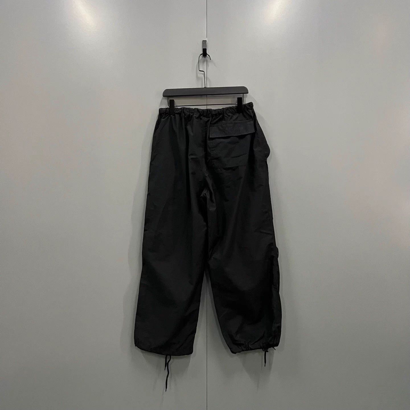 Acne Studios Acne Studios Black Drawstring Pleated 38 Pants Size 26" / US 2 / IT 38 - 2 Thumbnail