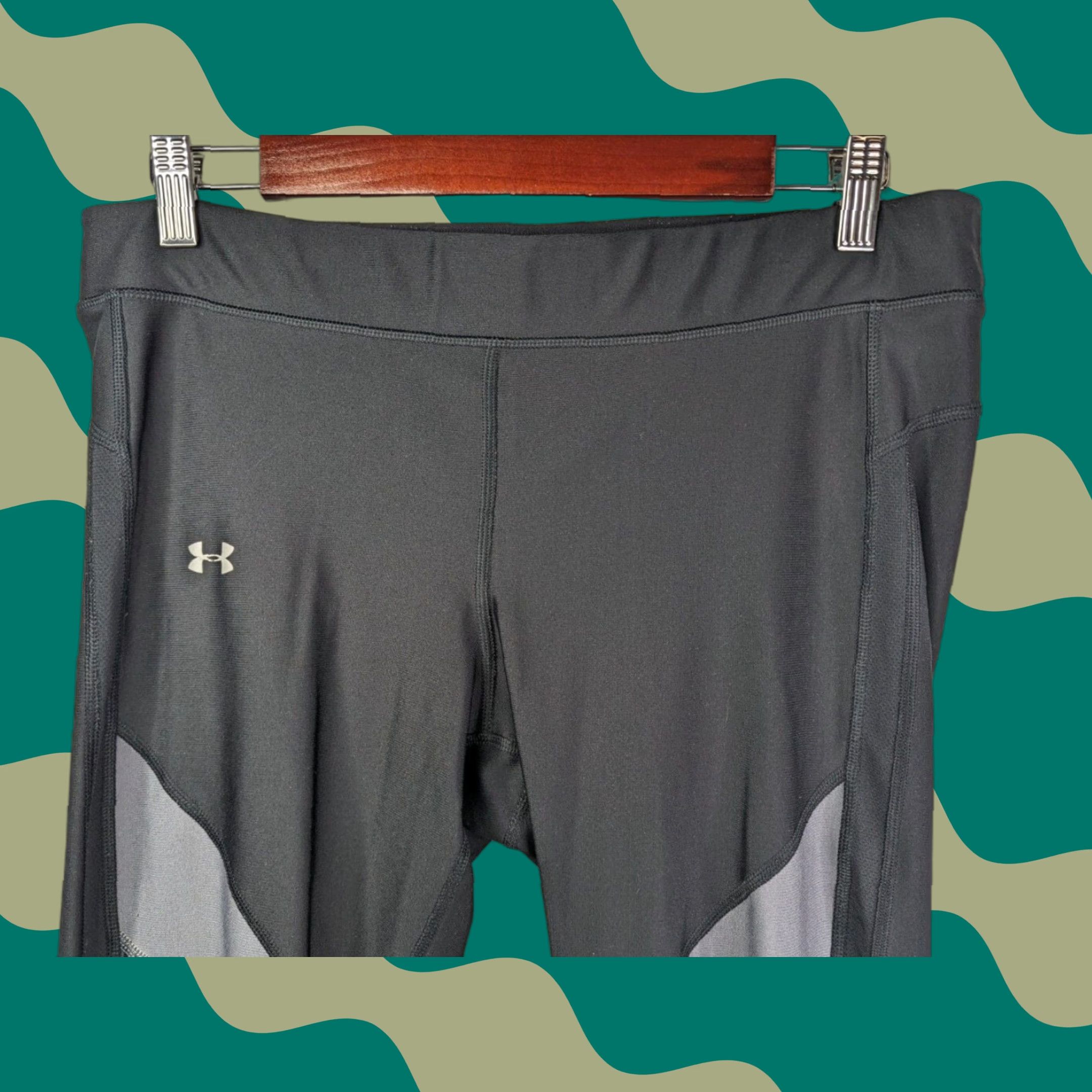 Under Armour VINTAGE? No, it's not vintage. Under Armour Heat Gear Compression Running Leggings XL Black Grey Pattern Women Leggings Size 40" / US 18 - 1 Thumbnail