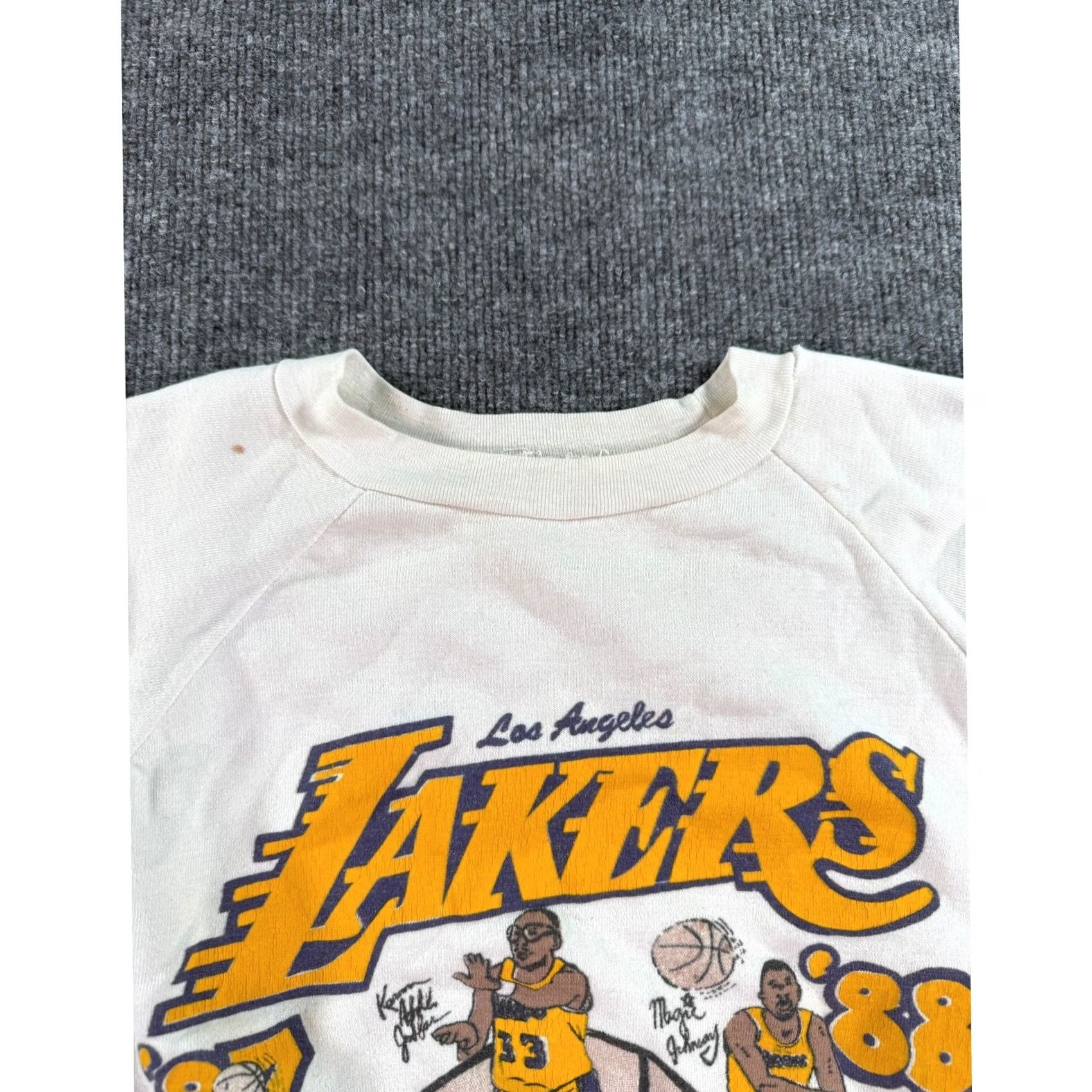 Vintage VINTAGE LA Lakers Sweatshirt Mens Small White 80s Back to Back Champs Graphic Size US S / EU 44-46 / 1 - 4 Thumbnail