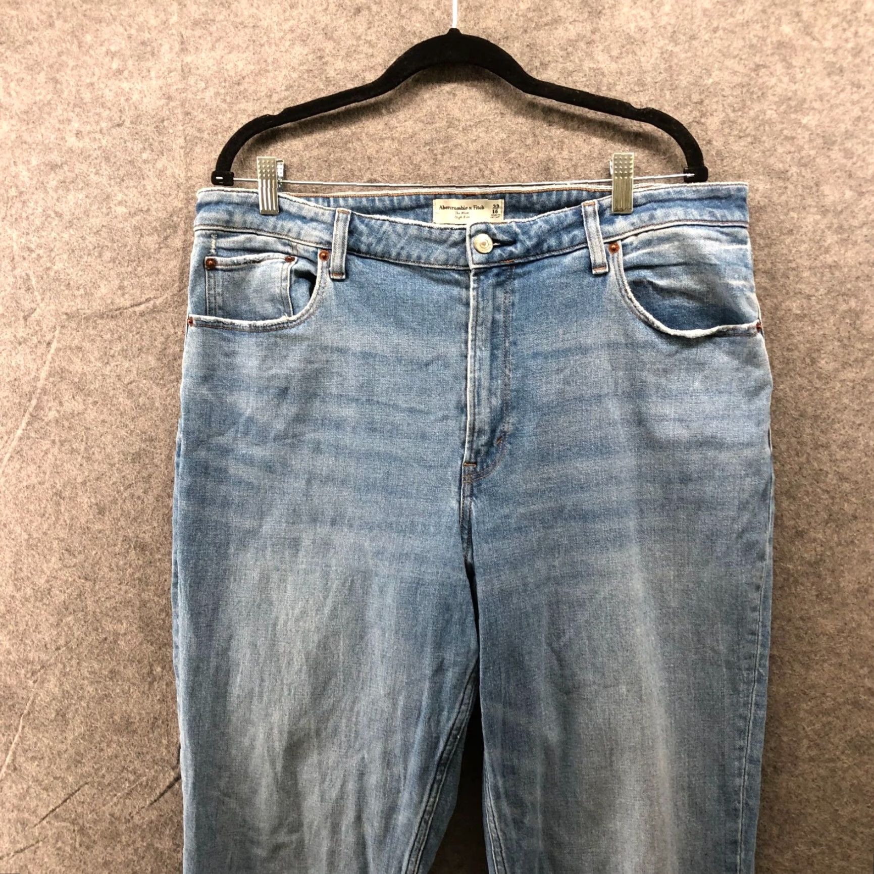Abercrombie & Fitch Abercrombie & Fitch The Mom High Rise Jean Womens 16 Light Wash Blue Denim 5-Pocket Inseam 27 in Vintage: No Size 38" / US 16 / IT 52 - 3 Thumbnail