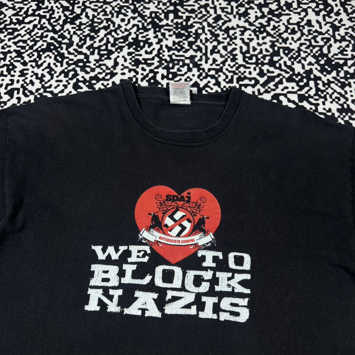 Vintage Vintage Y2K Rare SDAI Block Nazis Italian Antifa Punk Tshirt Size US M / EU 48-50 / 2 - 5 Thumbnail