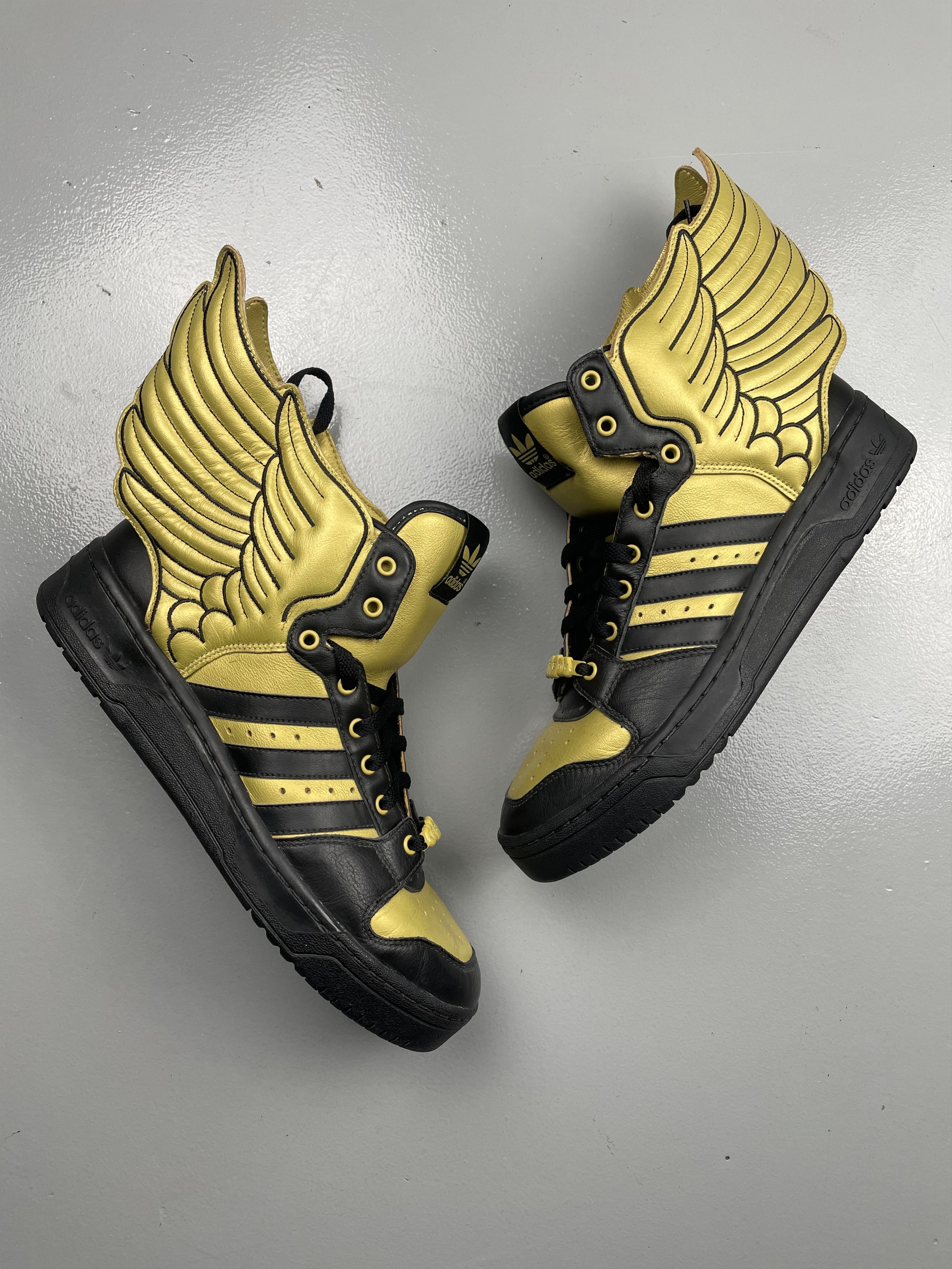 Adidas × Jeremy Scott adidas X Jeremy Scott 2011 JS Wings 2.0 Black/Metallic Gold Size US 9.5 / EU 42-43 - 2 Thumbnail