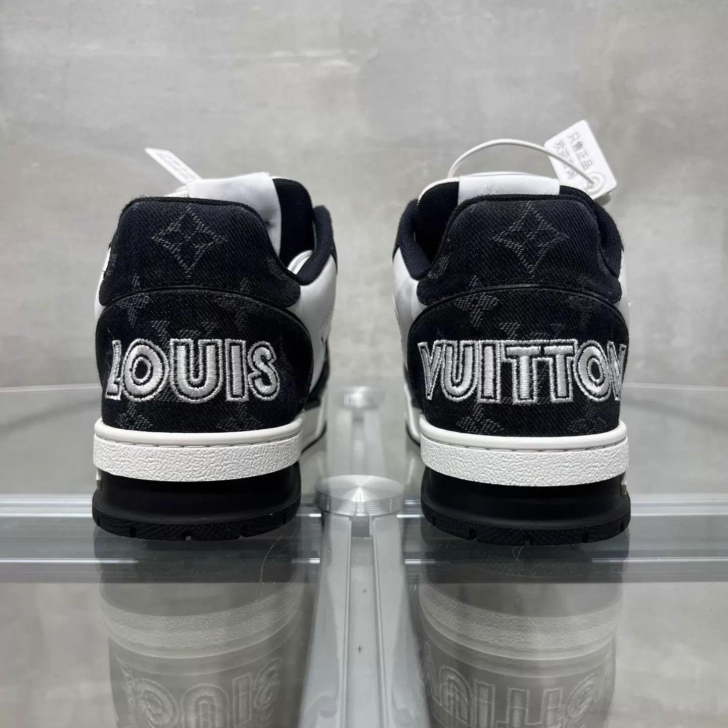 Louis Vuitton LV Trainer Velcro Women's Black White UK3 (37) Size US 5.5 / IT 35.5 - 6 Thumbnail