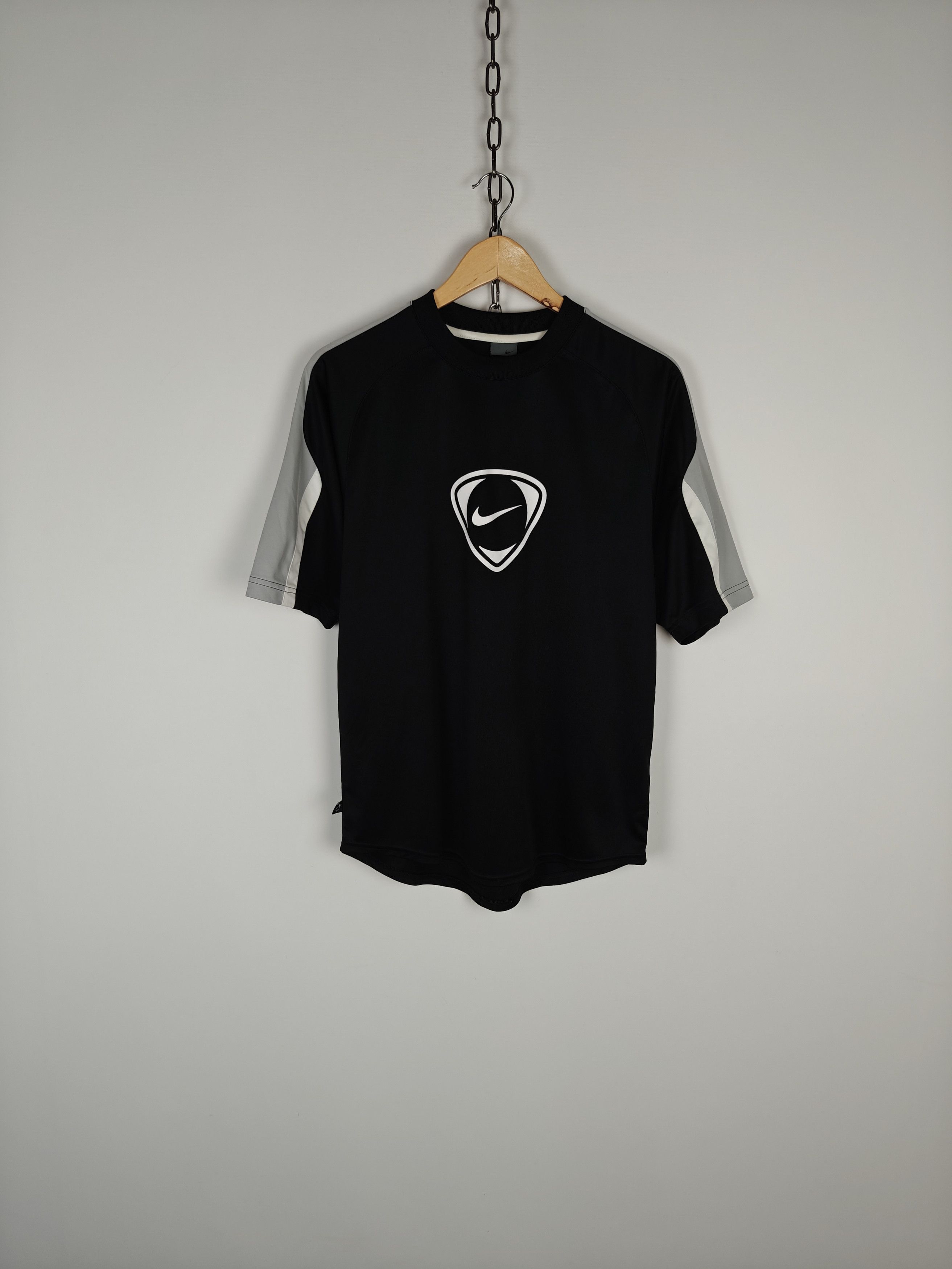 Nike Nike VTG T-Shirt Center Swoosh Logo Black size S Size US S / EU 44-46 / 1 - 1 Thumbnail
