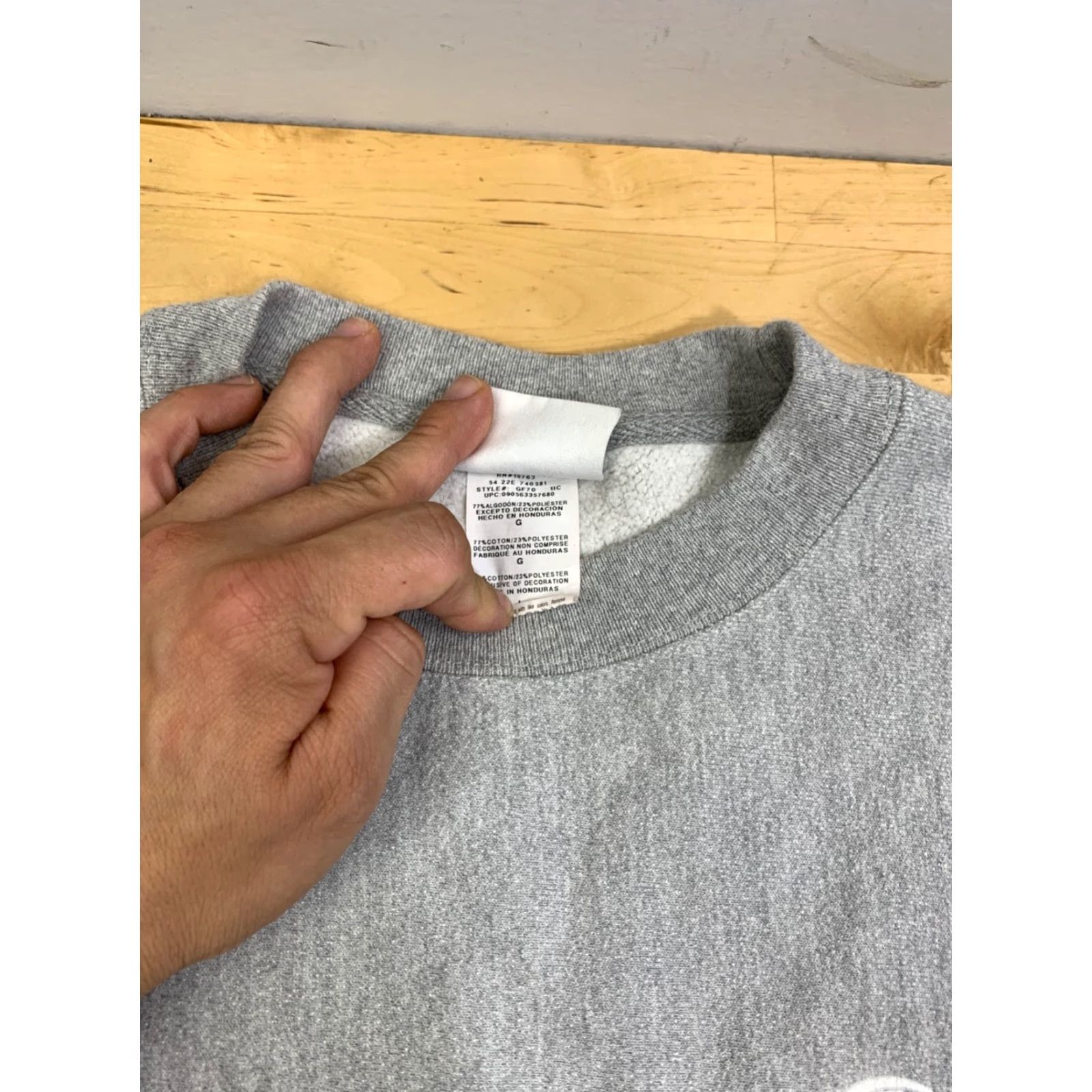 Champion VINTAGE Champion Reverse Weave Sweatshirt Men L Gray 90s Crew Neck Pullover Regular Fit Vintage Side: 12967 Size US L / EU 52-54 / 3 - 3 Thumbnail