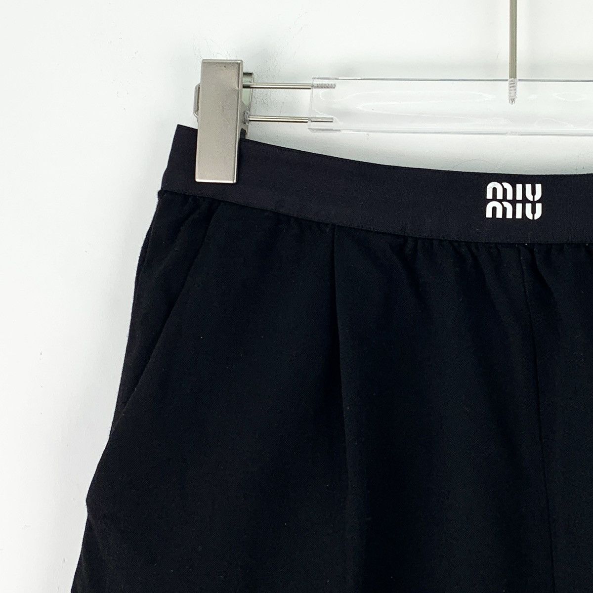 Miu Miu Miu Miu 23FW Black Logo Wool Casual Shorts K26WX Size 26" / US 2 / IT 38 - 3 Thumbnail