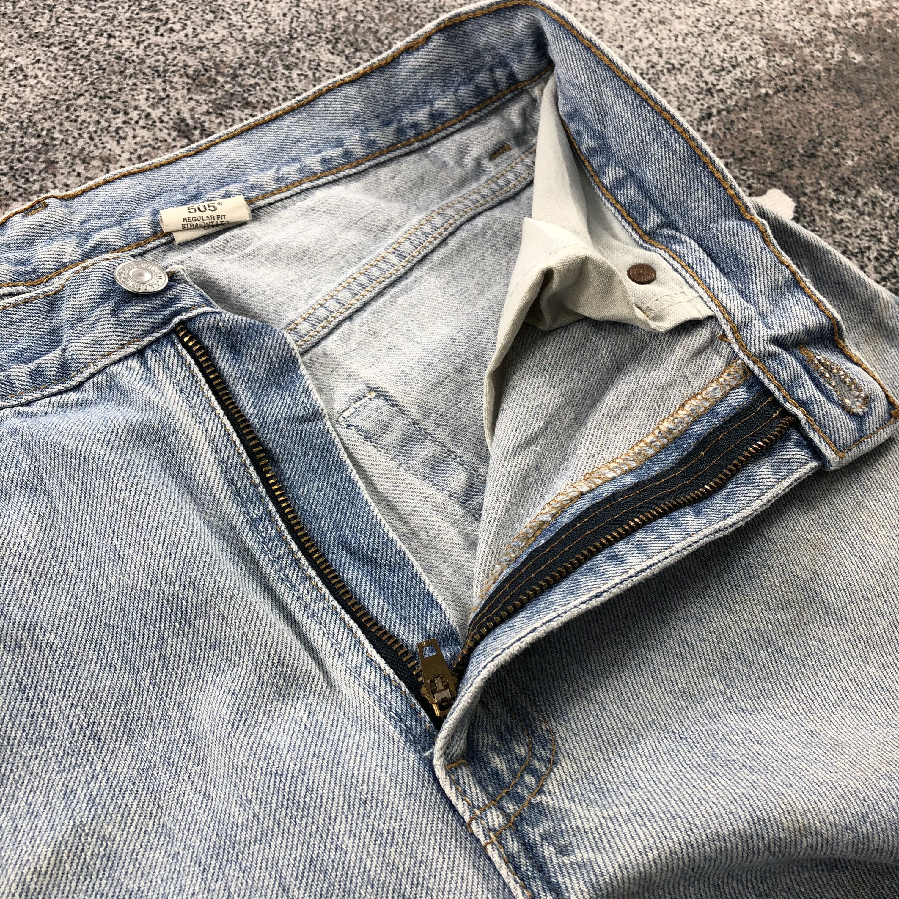 Levi's Vintage Levis 505 Jeans Faded Blue Medium Wash KJ562 Size US 31 - 8 Thumbnail