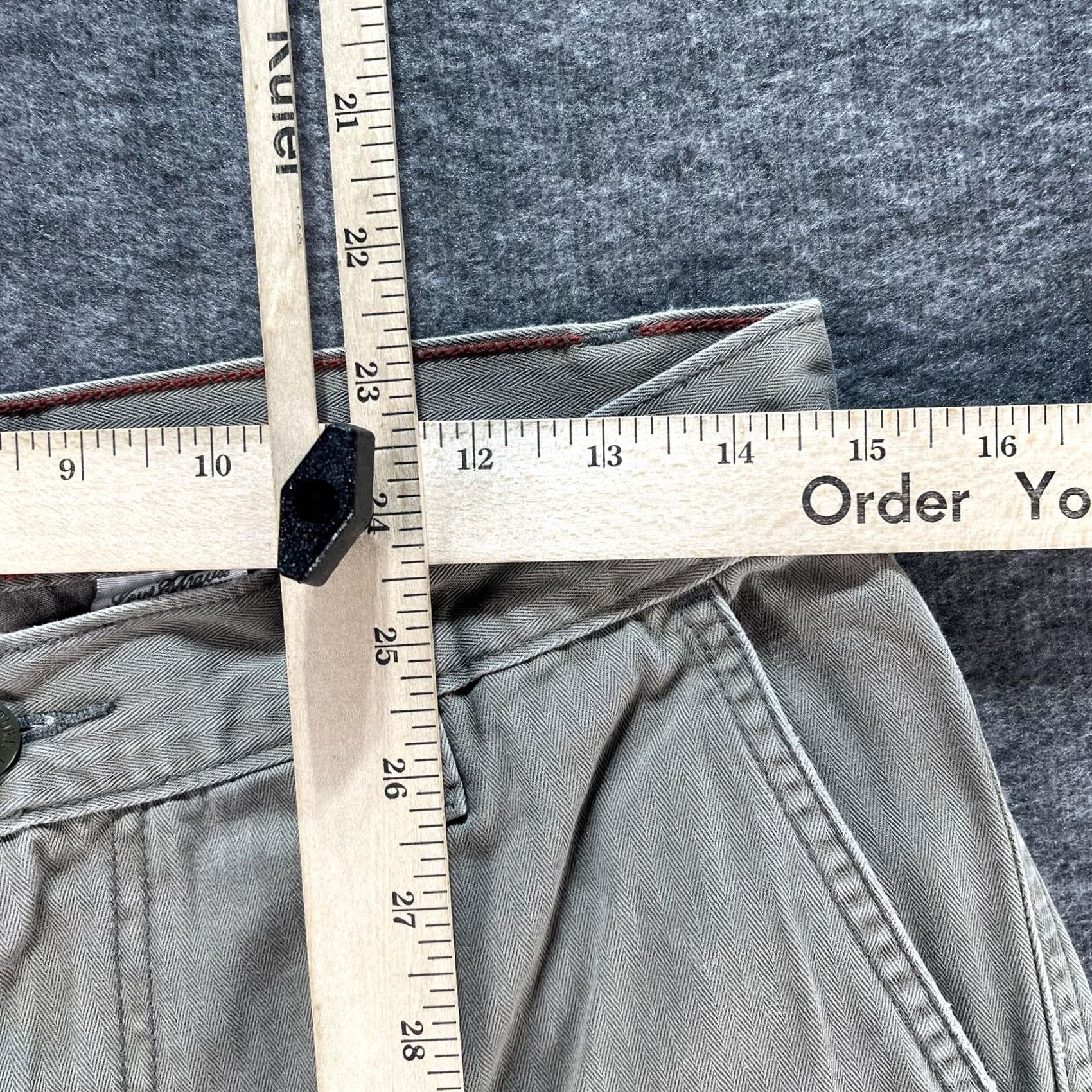 Levi's VINTAGE Levi Strauss Signature Cargo Shorts Mens 29 Khaki Herringbone Utility Cotton Size US 29 - 7 Thumbnail