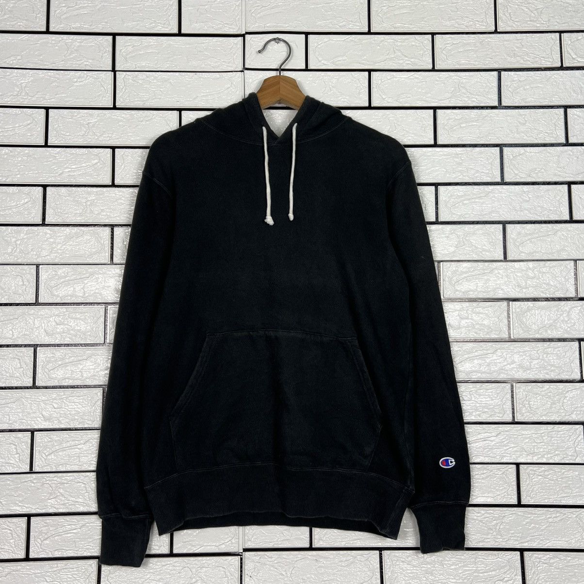 Champion CHAMPION Black Plain Pullover Hoodie Sweatshirt #4085-C186 Size US M / EU 48-50 / 2 - 8 Thumbnail