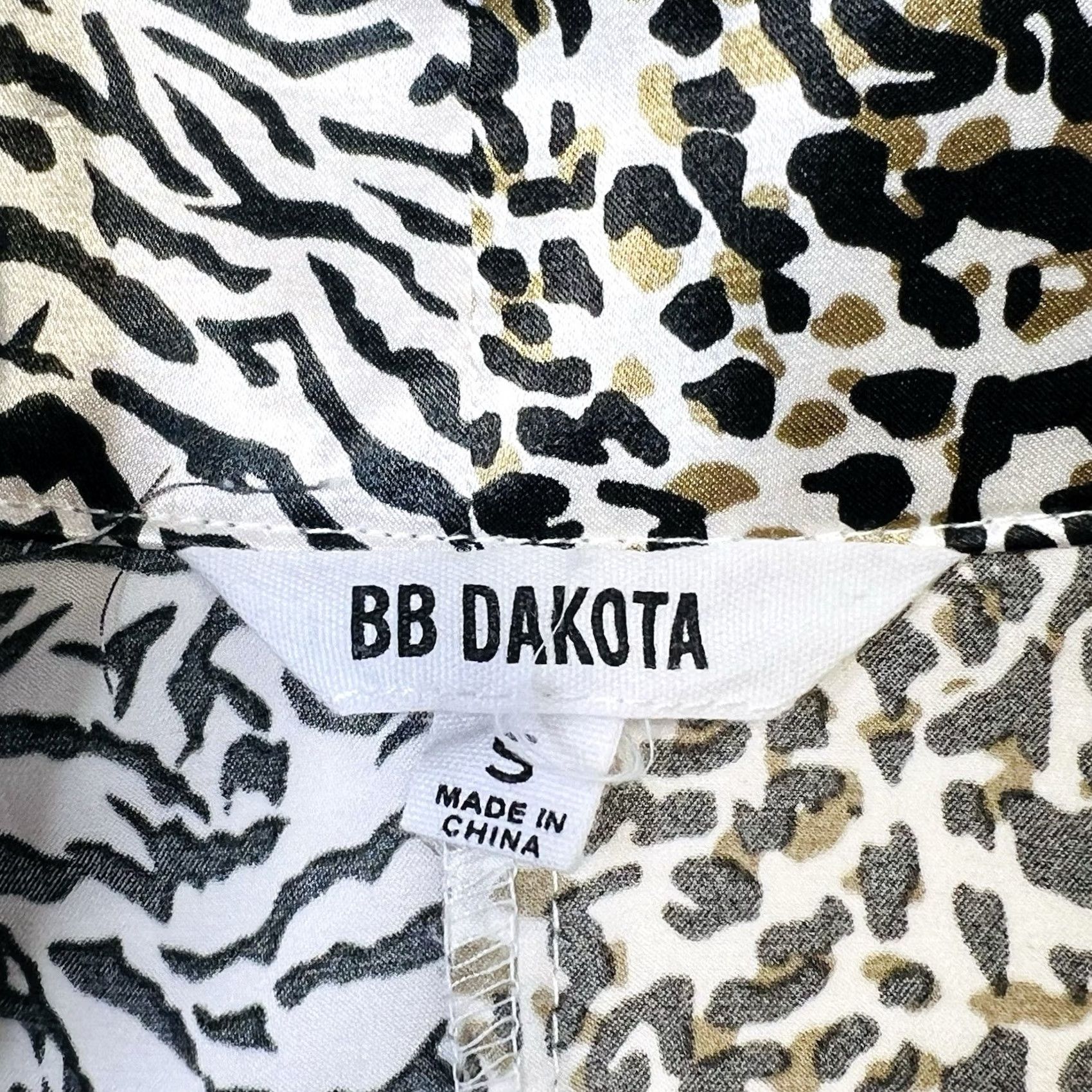 BB Dakota BB Dakota Pajama Top Small Satin Button Up Long Sleeve Animal Print Leopard Zebra Women’s Satin Pajama Top Size S / US 4 / IT 40 - 8 Thumbnail