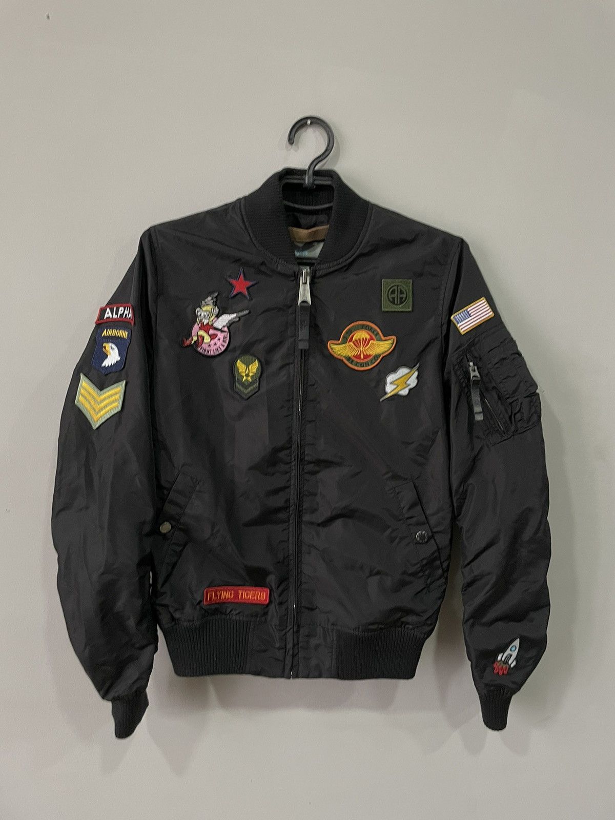 image of Alpha Industries Bunda Ma-1 Tt Patch in Black, Women's (Size Medium)