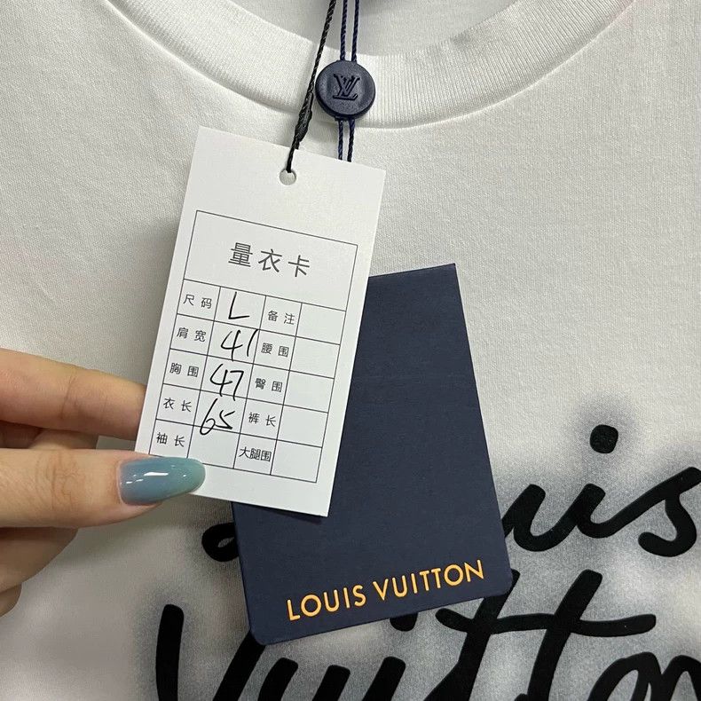 Louis Vuitton Louis Vuitton 25 latest white neon logo round neck short s Size US L / EU 52-54 / 3 - 3 Thumbnail
