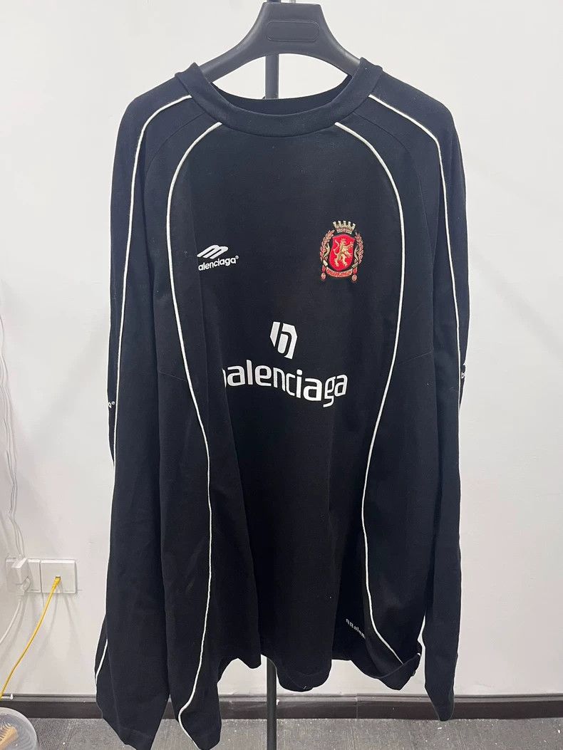 Balenciaga Balenciaga size 5 Manchester United Football Tokyo Limited Size US M / EU 48-50 / 2 - 1 Thumbnail