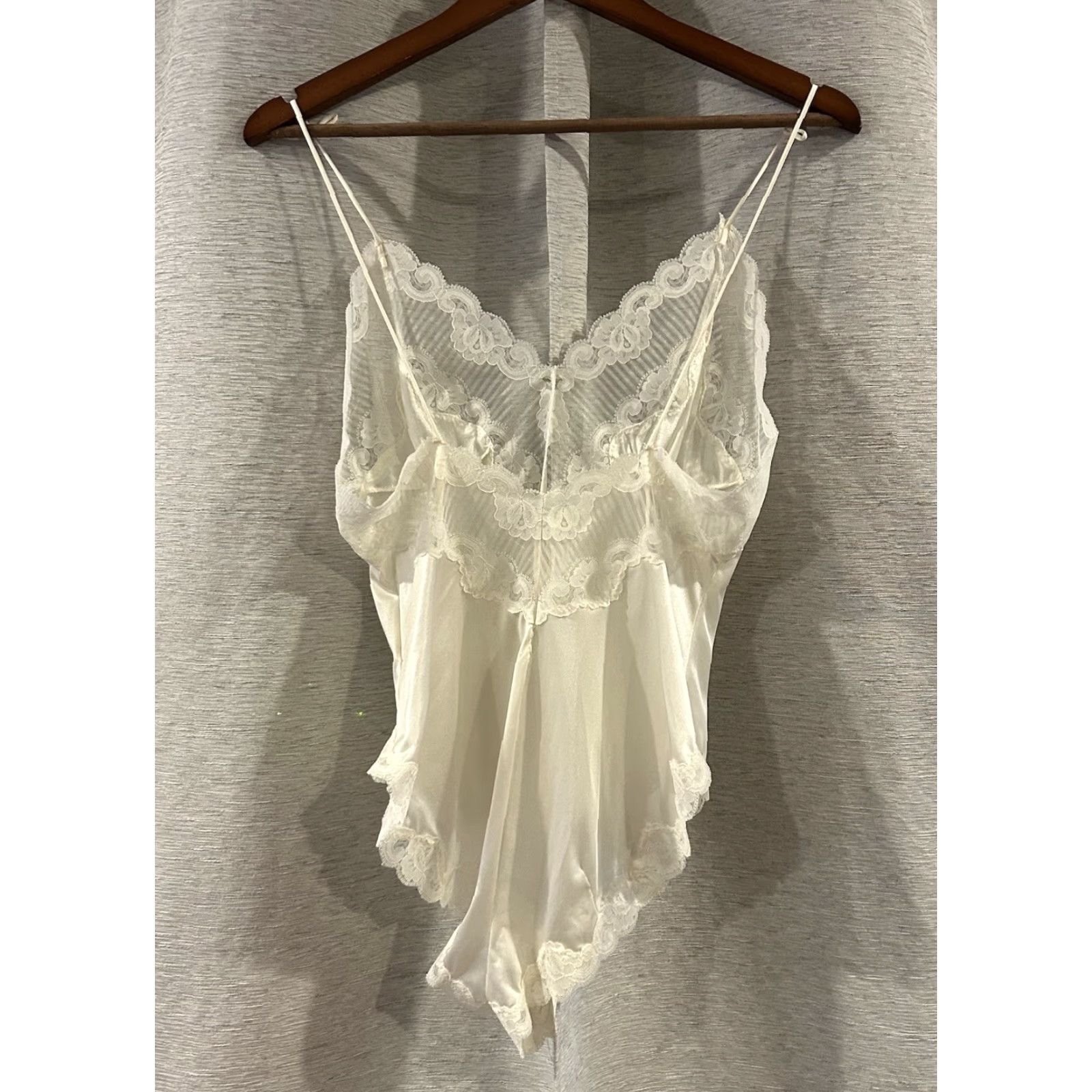 Vintage VINTAGE Dream Away Lingerie Floral Lace Bodysuit Romper Size S USA White Nylon Womens? (note: gender not specified) Size S / US 4 / IT 40 - 4 Thumbnail
