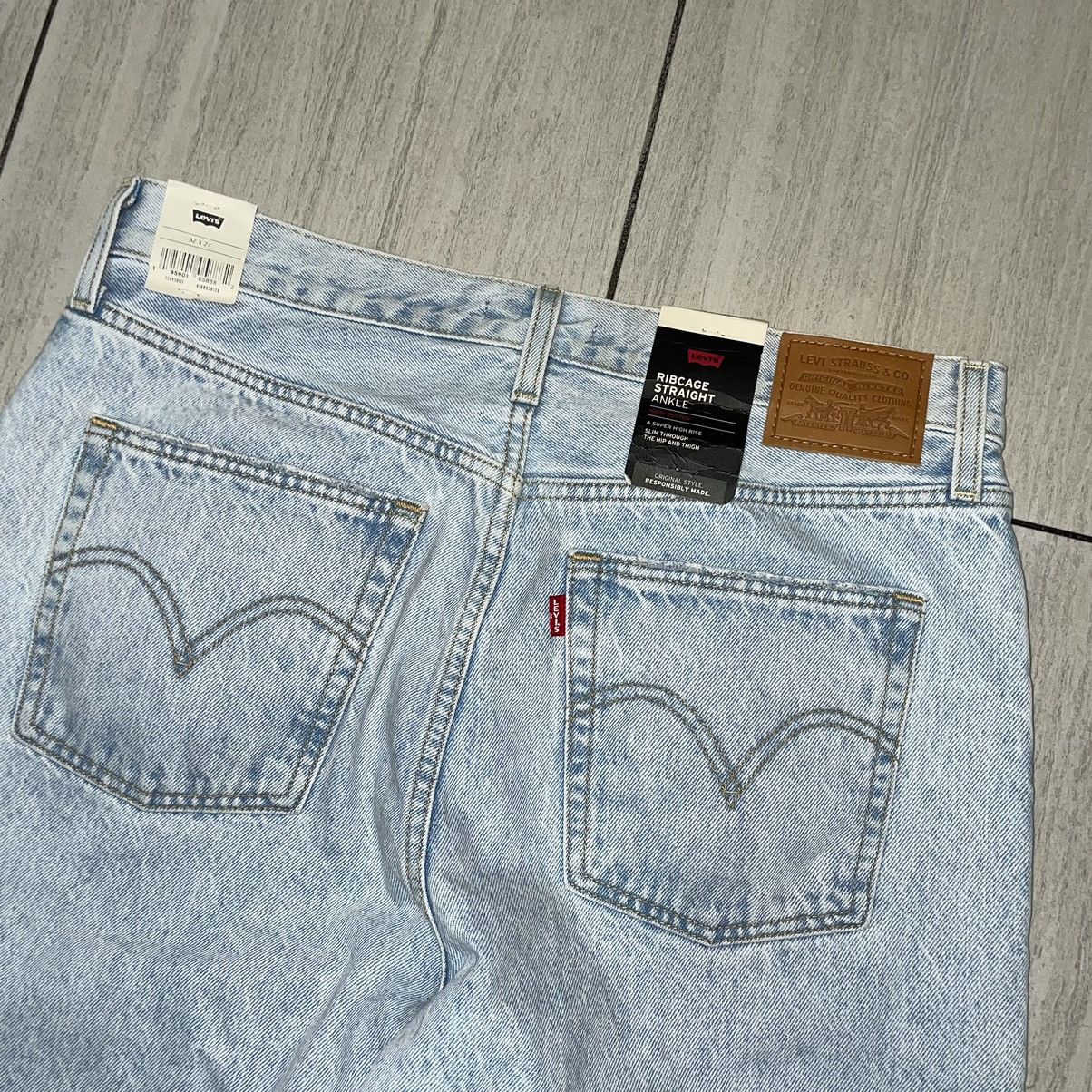 Levi's Levi’s Loose Fit LightWash Denim Size US 34 / EU 50 - 4 Thumbnail